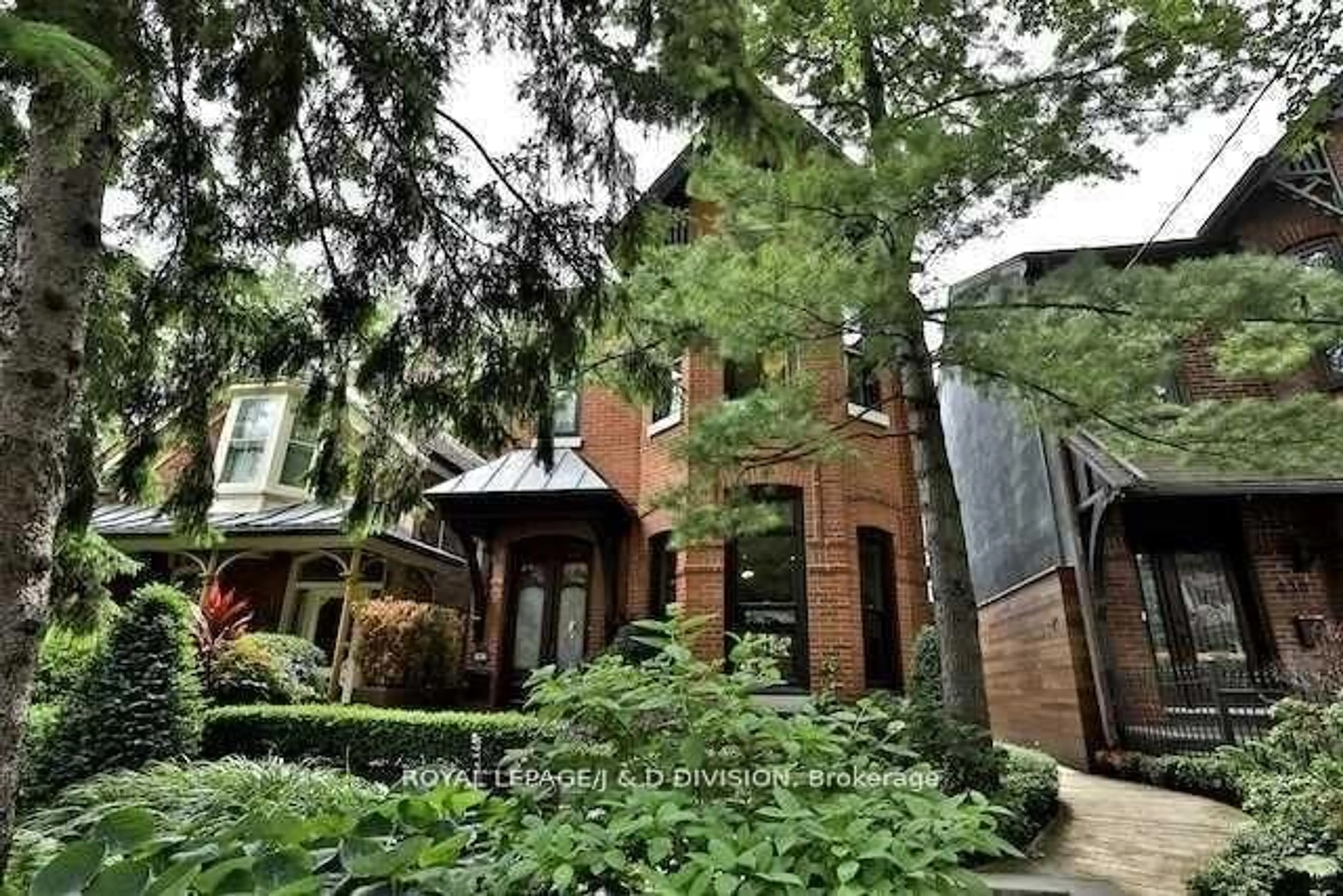 Home with brick exterior material, street for 426 Ontario St, Toronto Ontario M5A 2W1