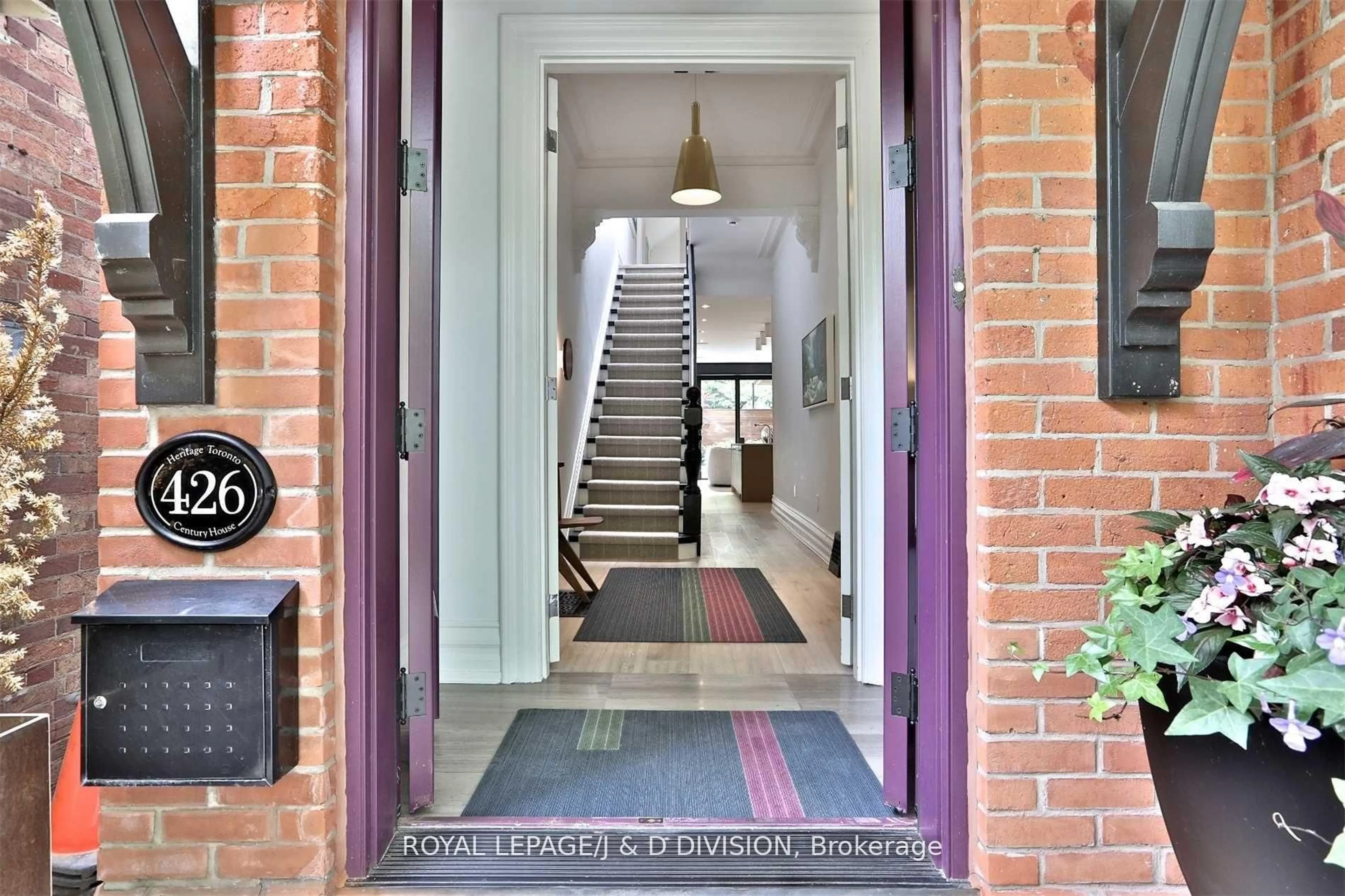 Indoor entryway for 426 Ontario St, Toronto Ontario M5A 2W1