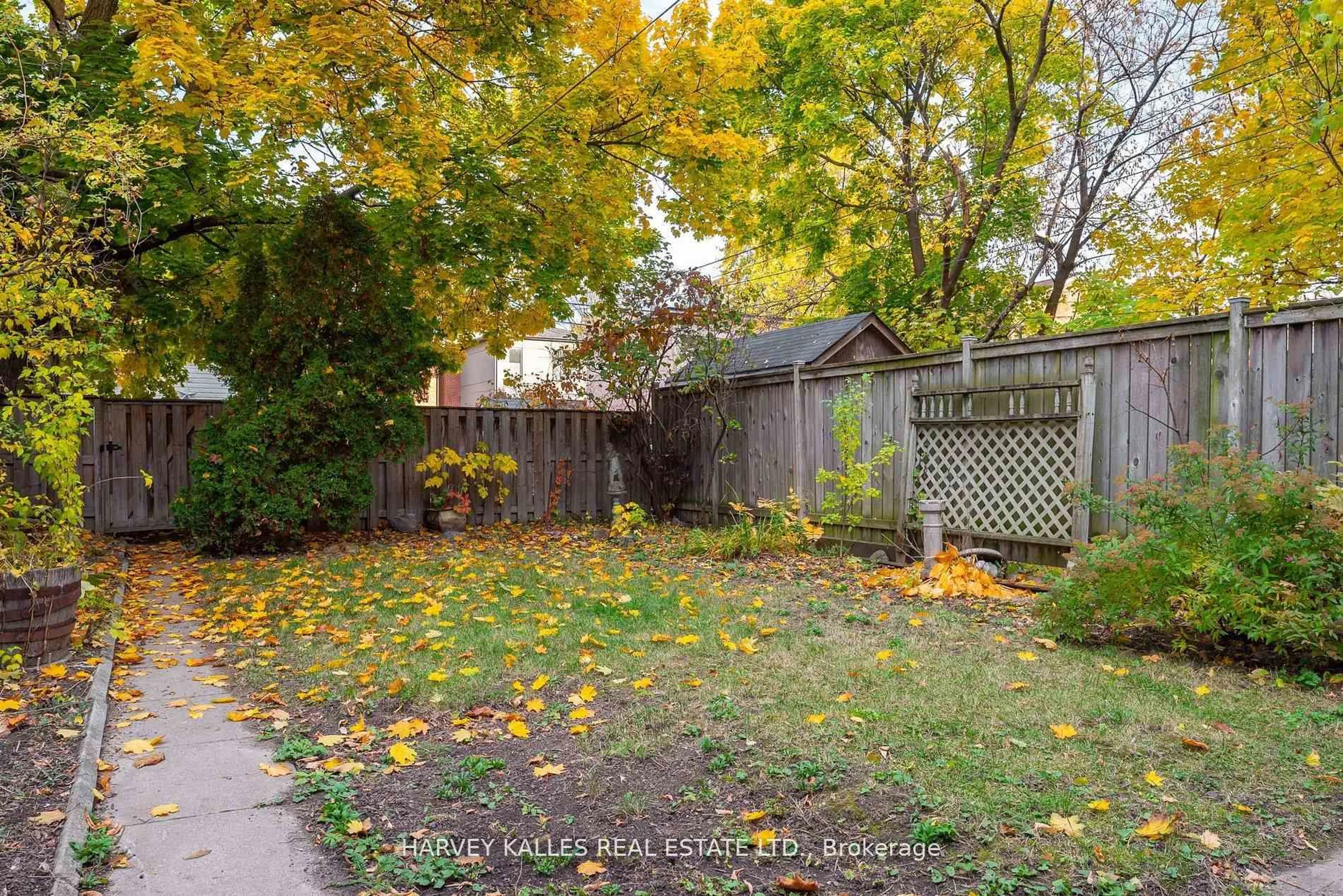 Patio, street for 205 Wychwood Ave, Toronto Ontario M6C 2T5