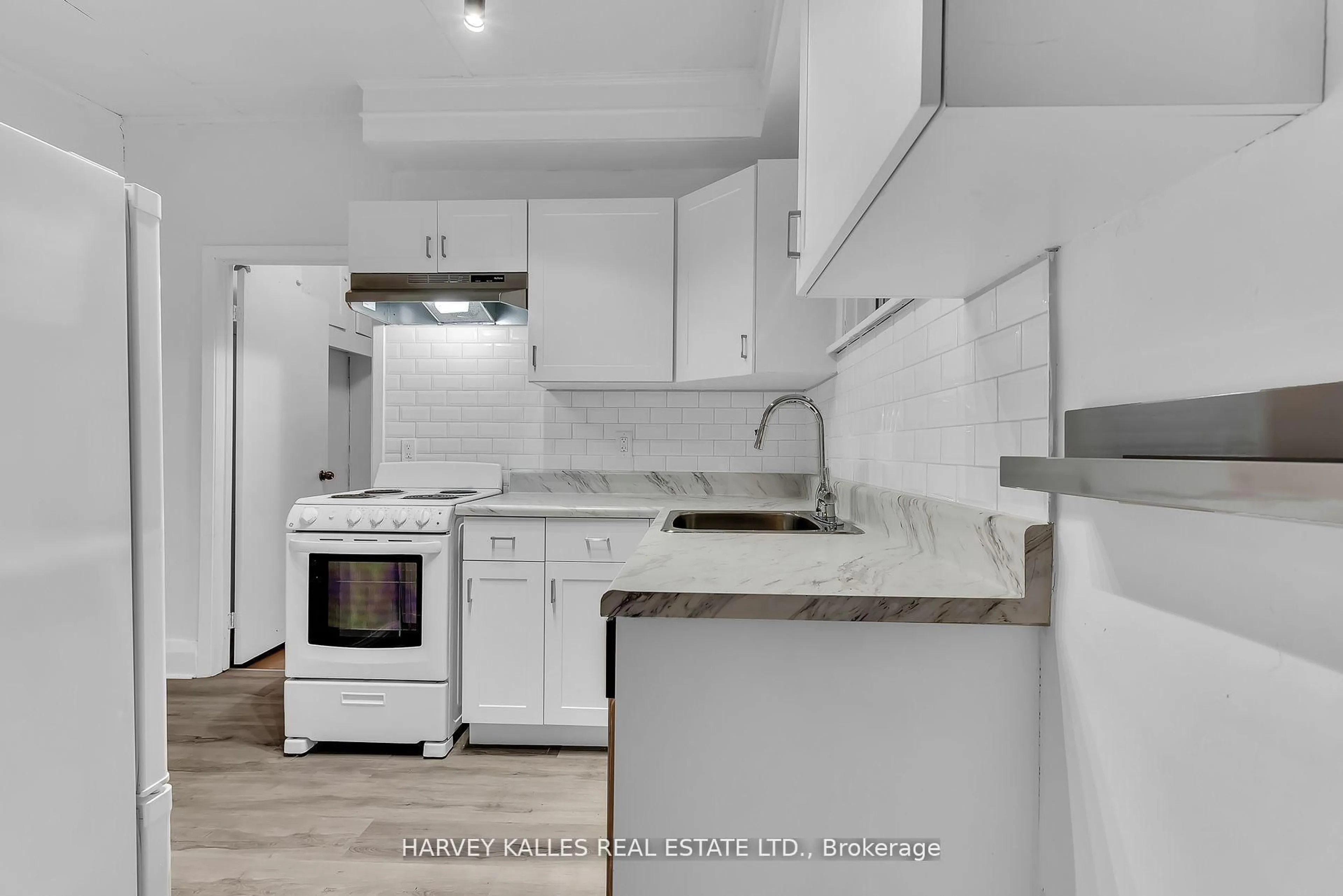 Standard kitchen, unknown for 205 Wychwood Ave, Toronto Ontario M6C 2T5