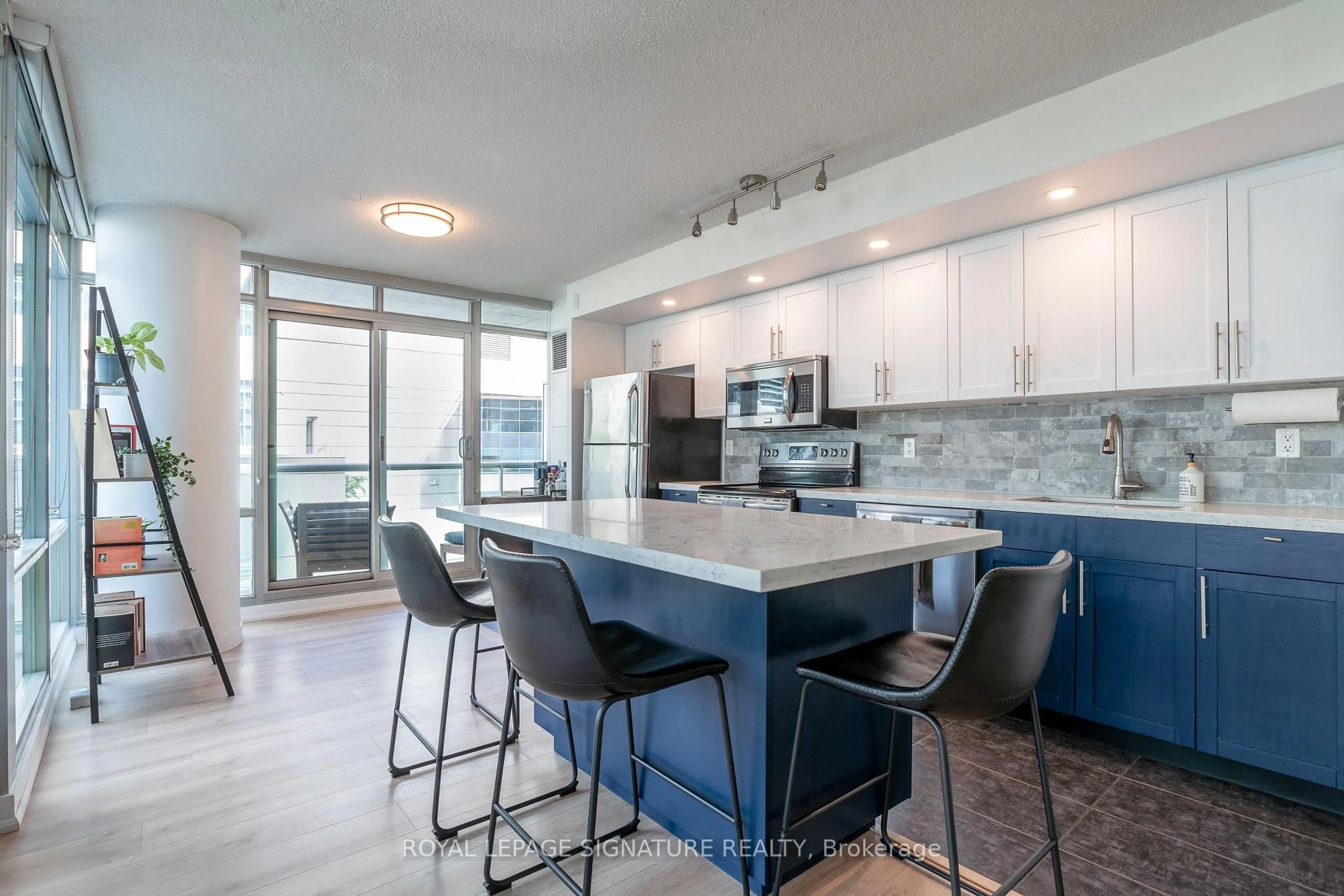 Open concept kitchen, ceramic/tile floor for 81 Navy Wharf Crt #612, Toronto Ontario M5V 3S2
