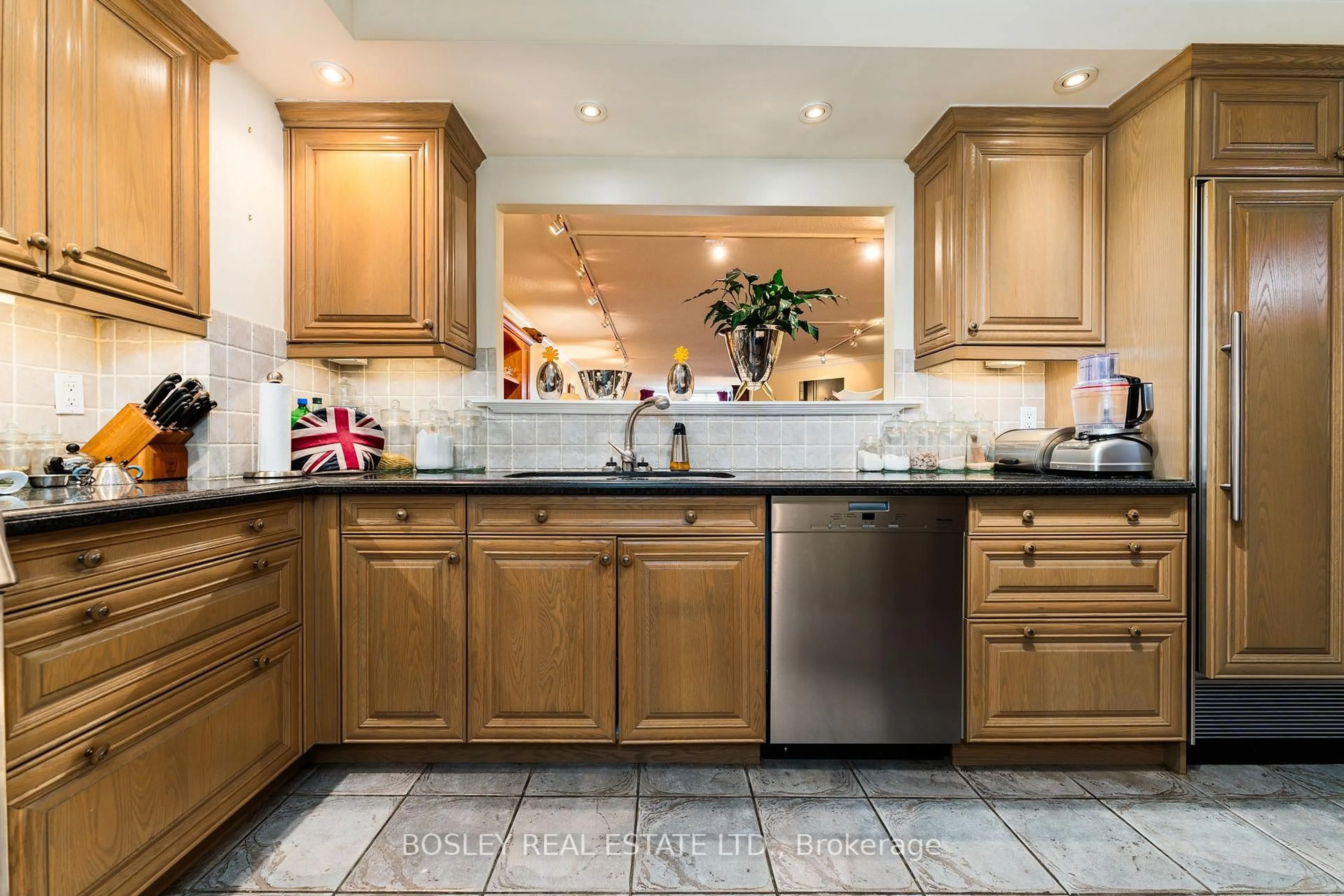 Contemporary kitchen, ceramic/tile floor for 160 Frederick St #605, Toronto Ontario M5A 4H9