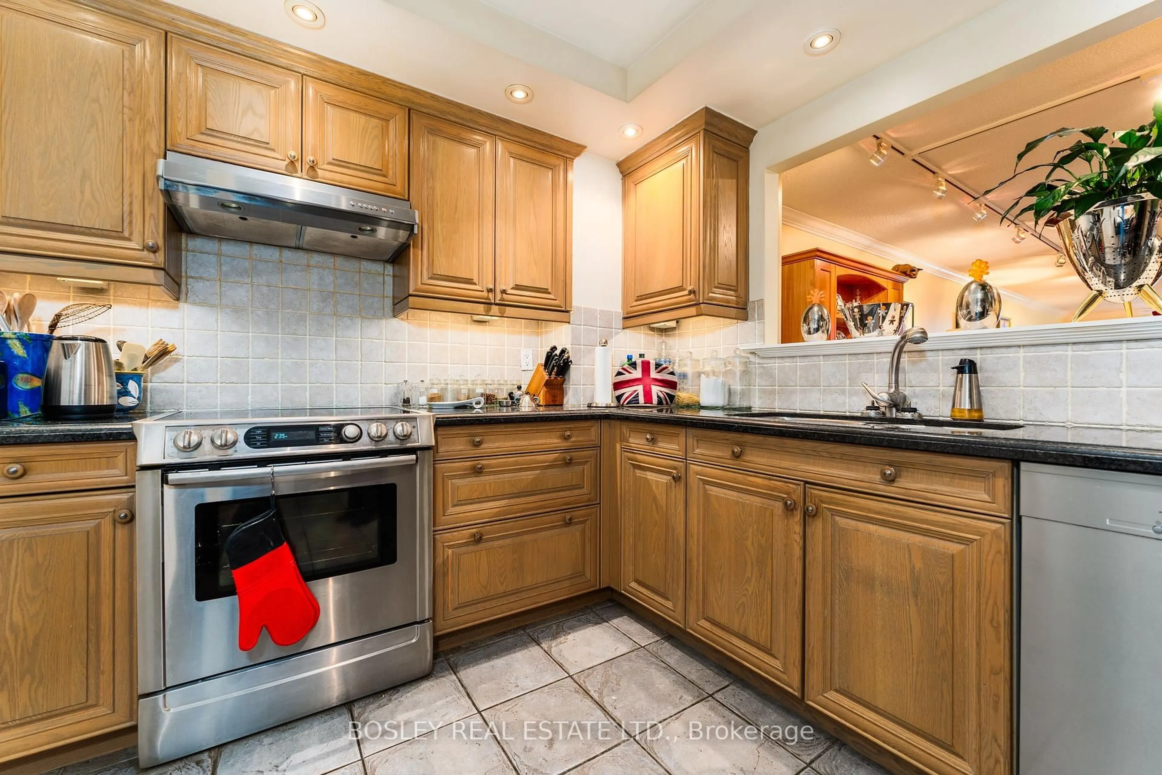 Standard kitchen, unknown for 160 Frederick St #605, Toronto Ontario M5A 4H9