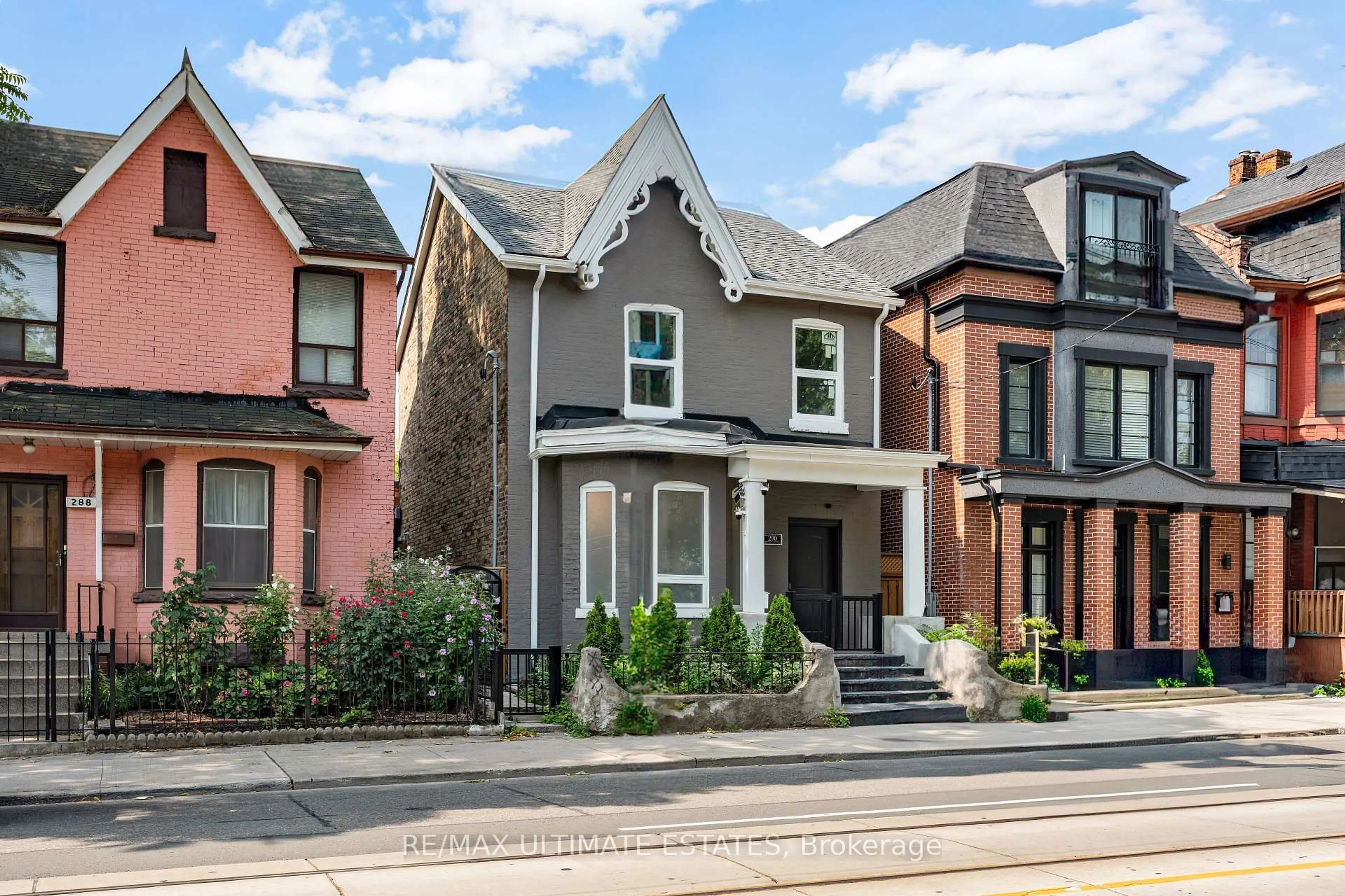 Home with brick exterior material, street for 290 Bathurst St, Toronto Ontario M5T 2S3