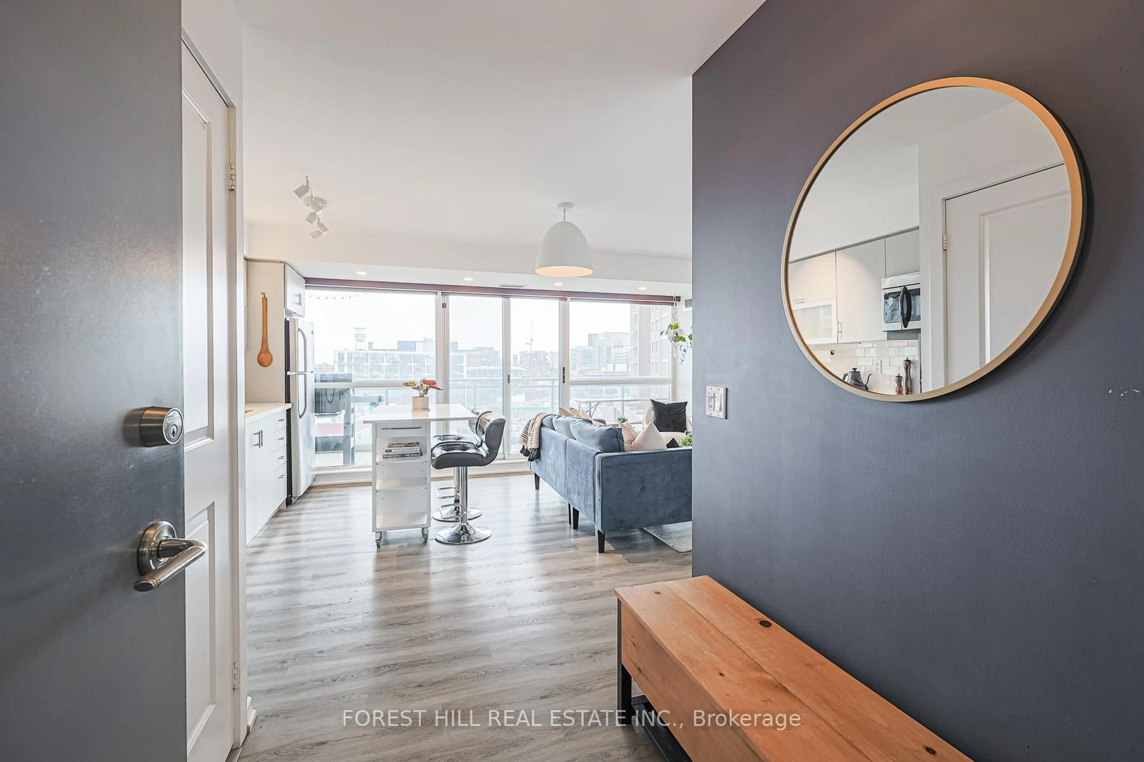 Indoor entryway for 100 Western Battery Rd #704, Toronto Ontario M6K 3S2