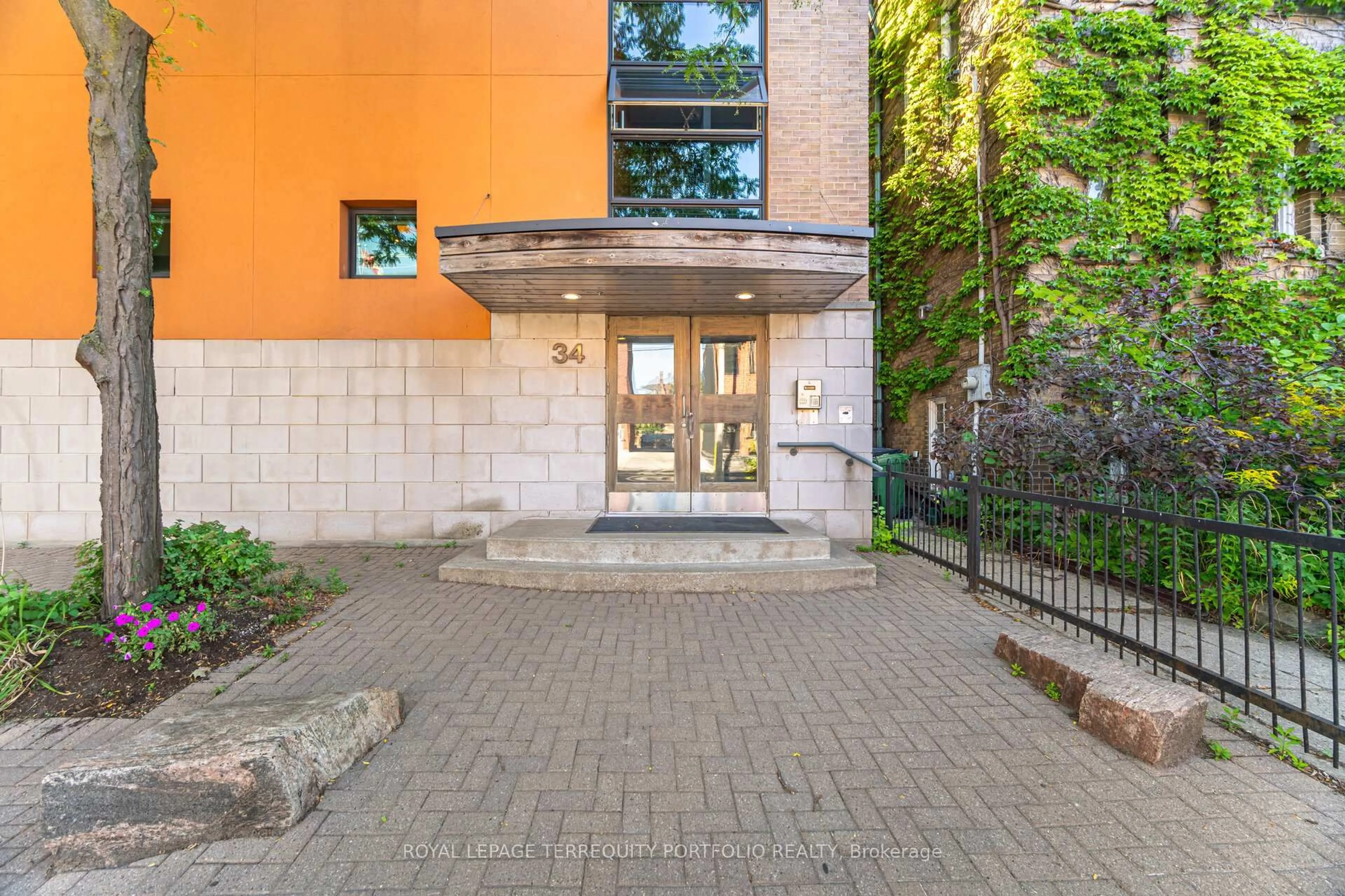 Unknown for 34 Claremont St #201, Toronto Ontario M6J 2M4