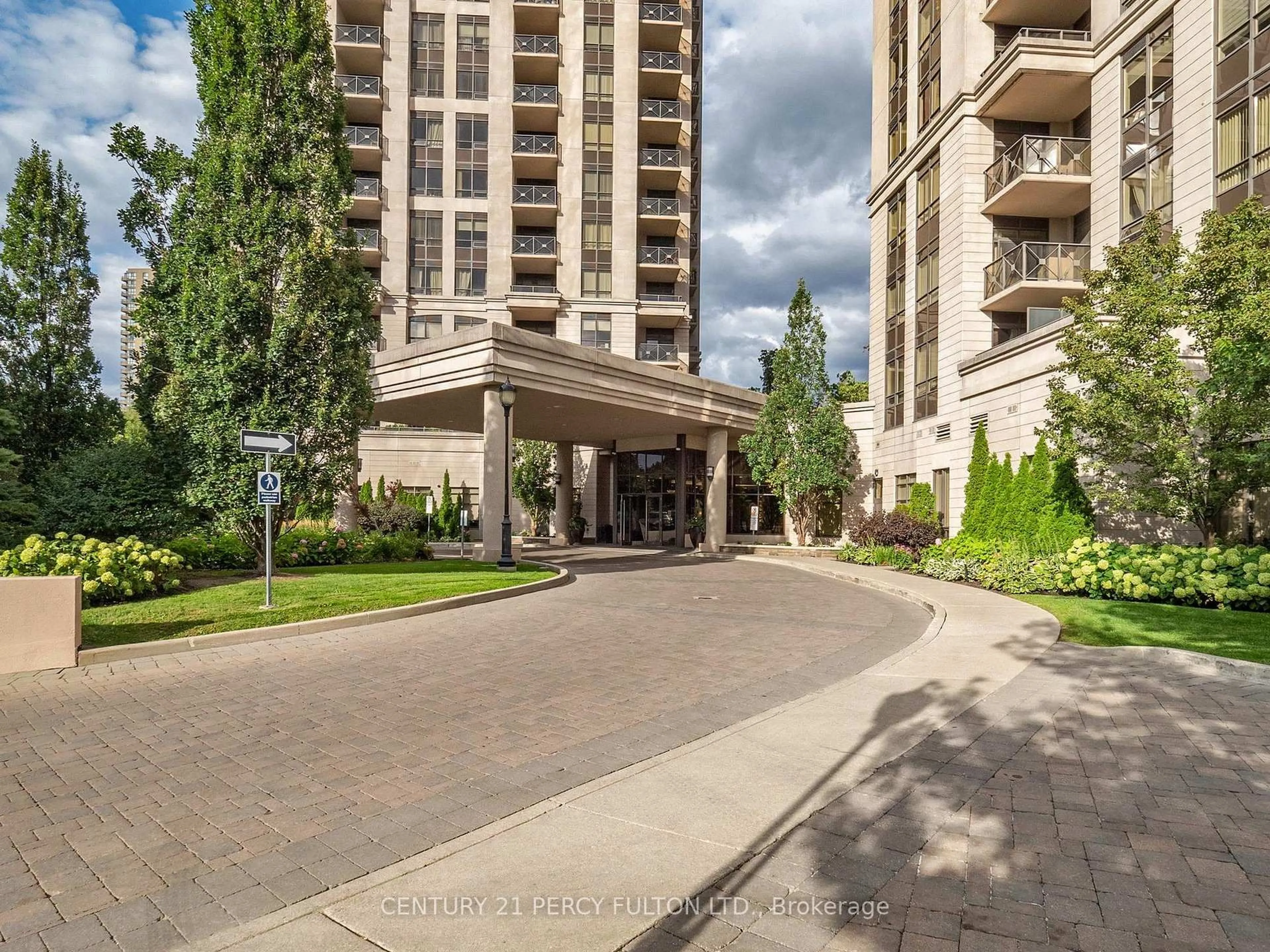 Indoor foyer for 135 Wynford Dr #702, Toronto Ontario M3J 0J4