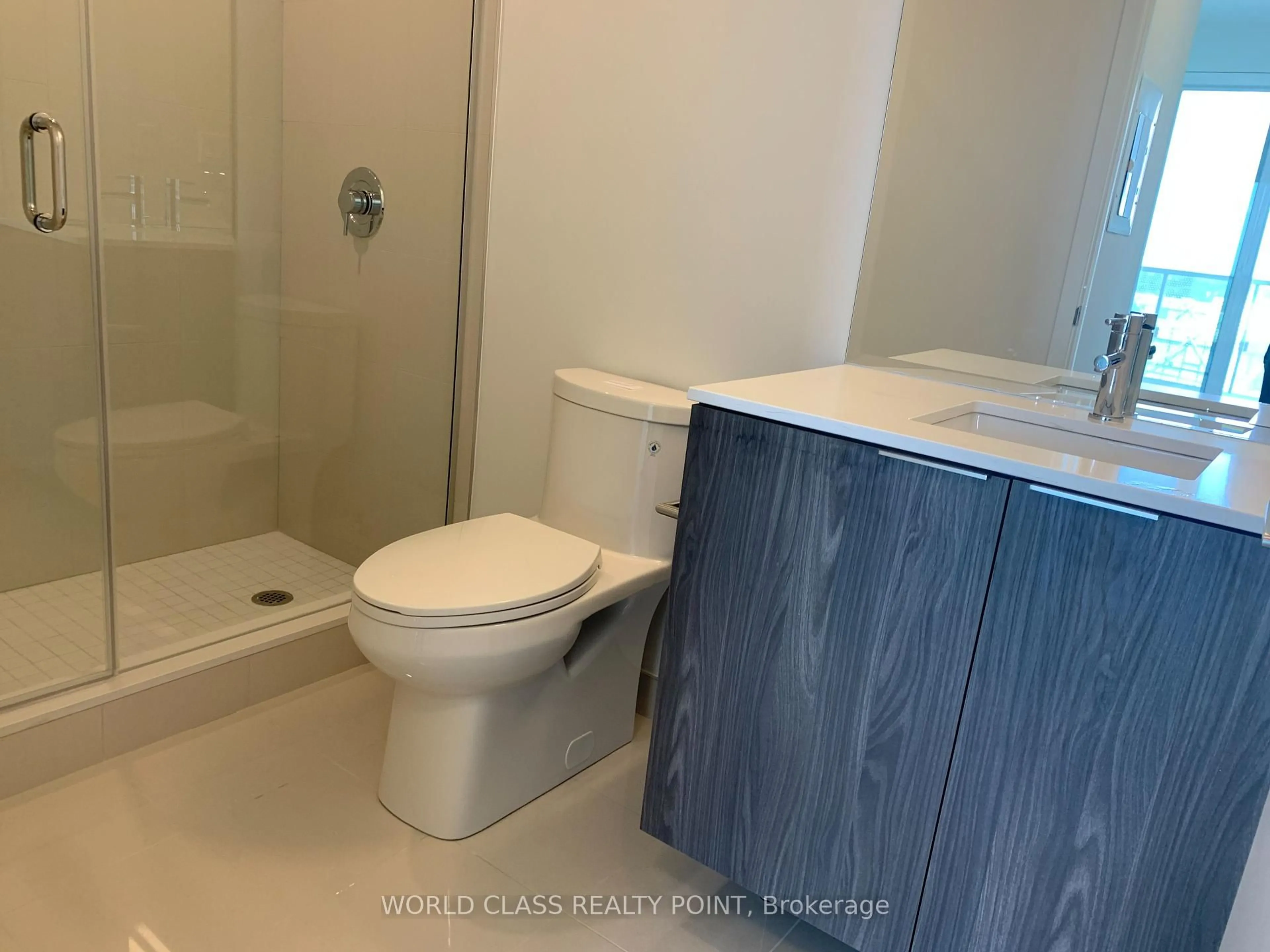 Standard bathroom, unknown for 15 Queens Quay #1801, Toronto Ontario M5E 0C5