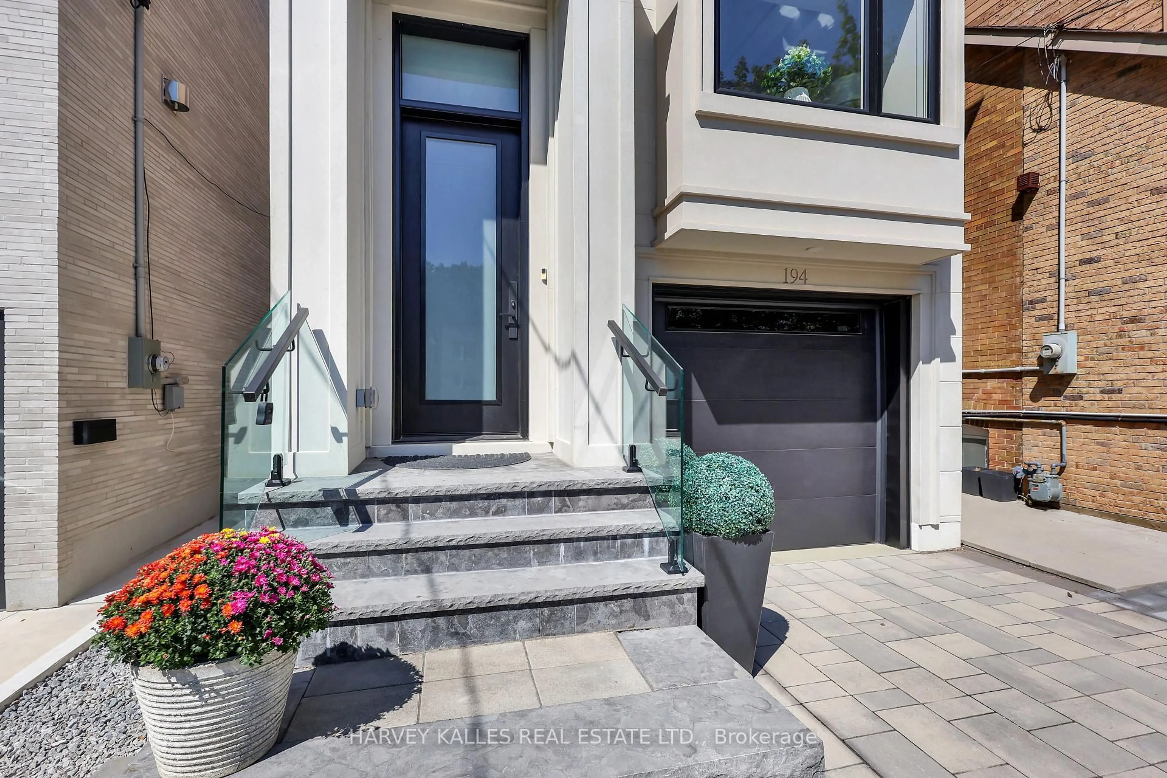 Unknown for 194 Sheldrake Blvd, Toronto Ontario M4P 2B5