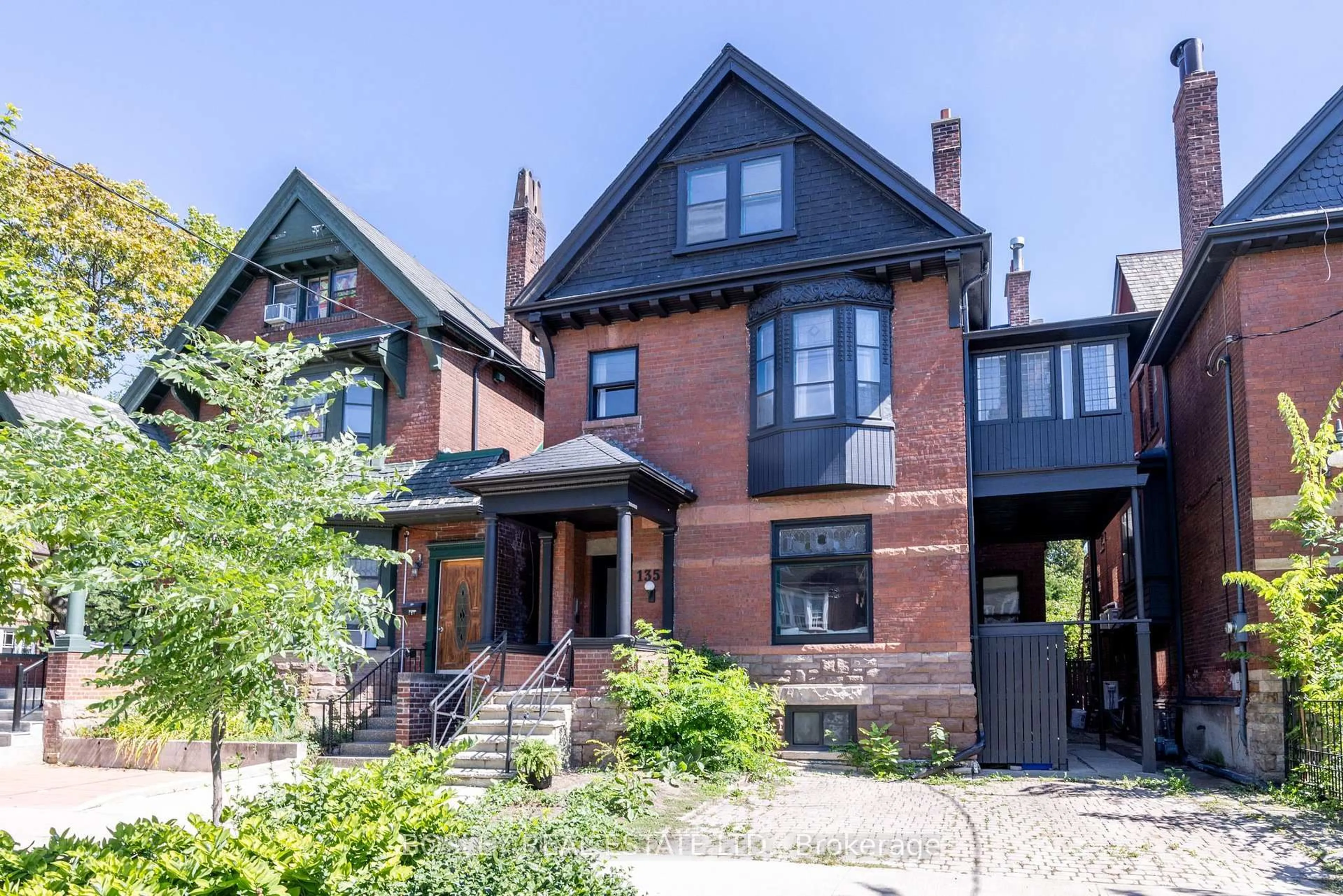 Home with brick exterior material, street for 135 Madison Ave, Toronto Ontario M5R 2S3