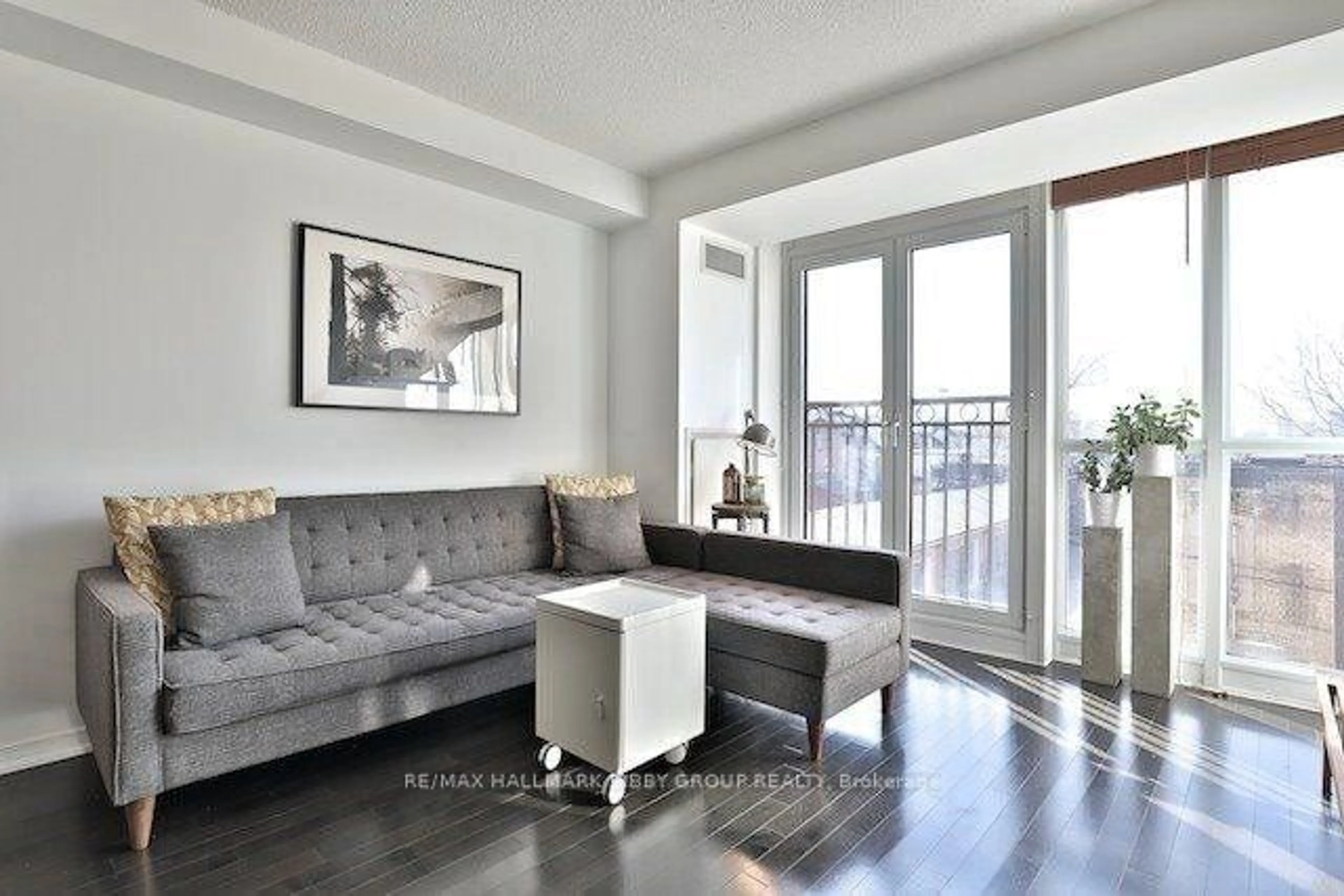 Living room with furniture, wood/laminate floor for 308 Palmerston Ave #305, Toronto Ontario M6J 3X9