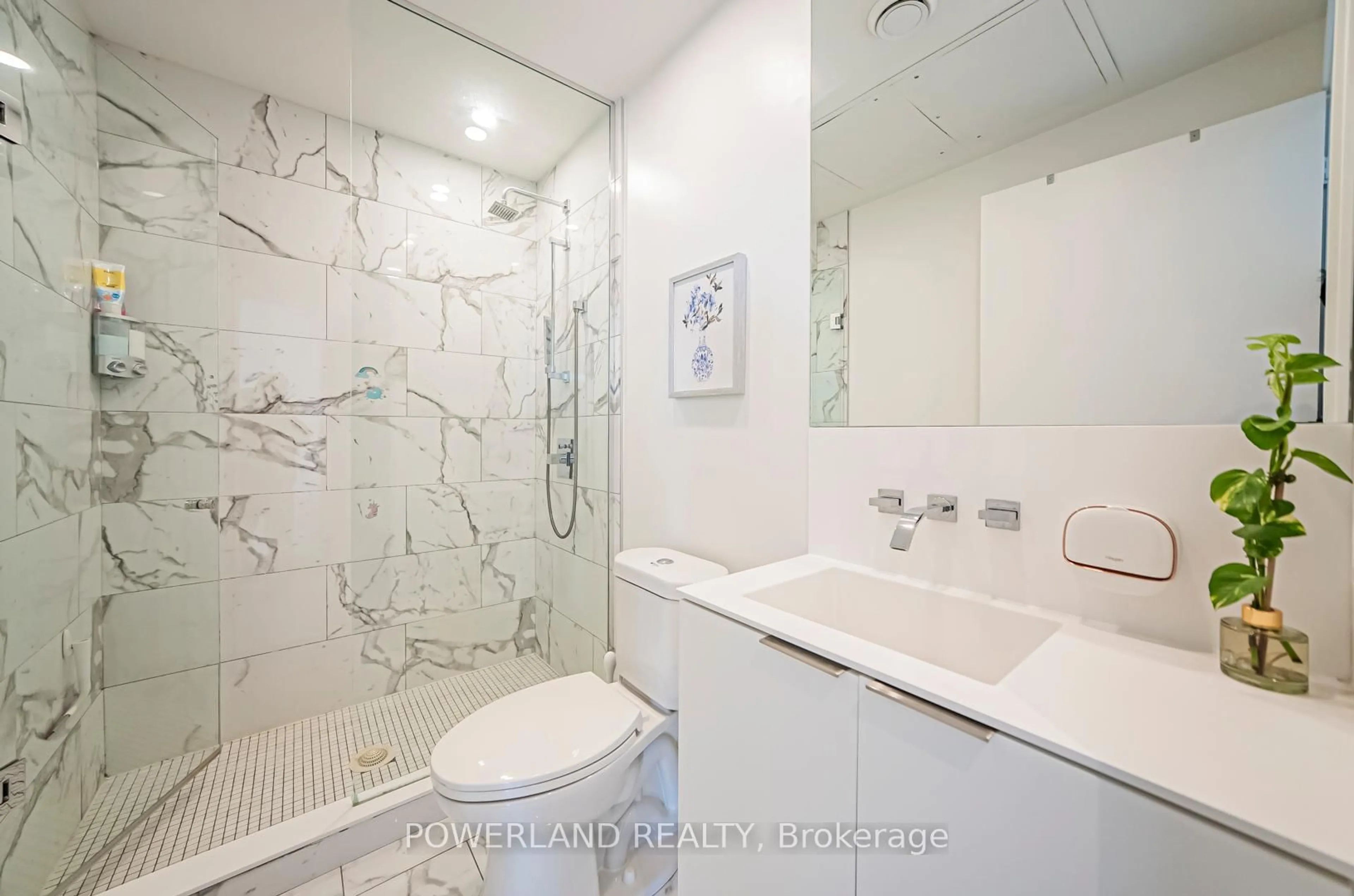 Standard bathroom, ceramic/tile floor for 16 Bonnycastle St #1308, Toronto Ontario M5A 0C9