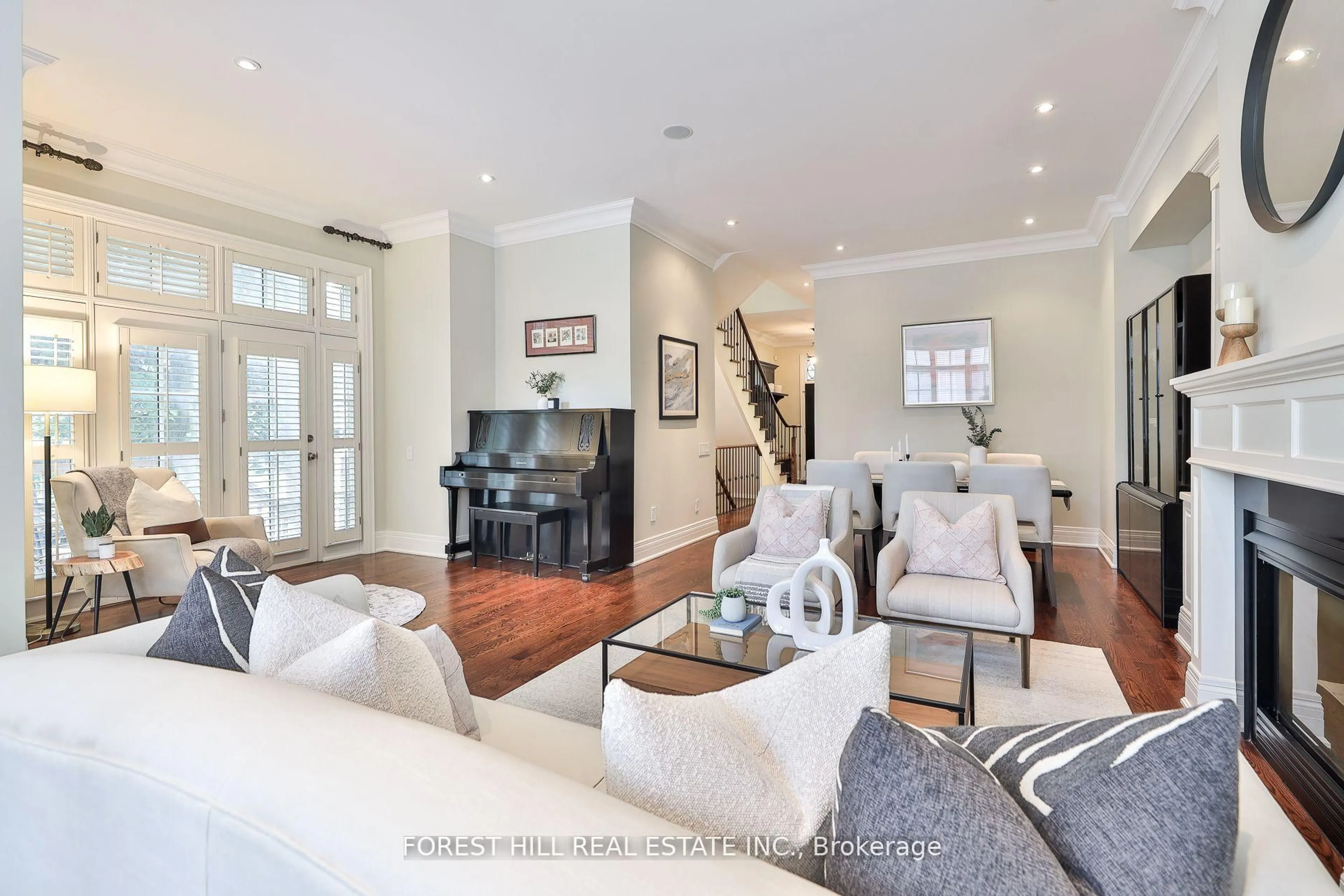 Living room with furniture, unknown for 109 Lonsdale Rd, Toronto Ontario M4V 1W4