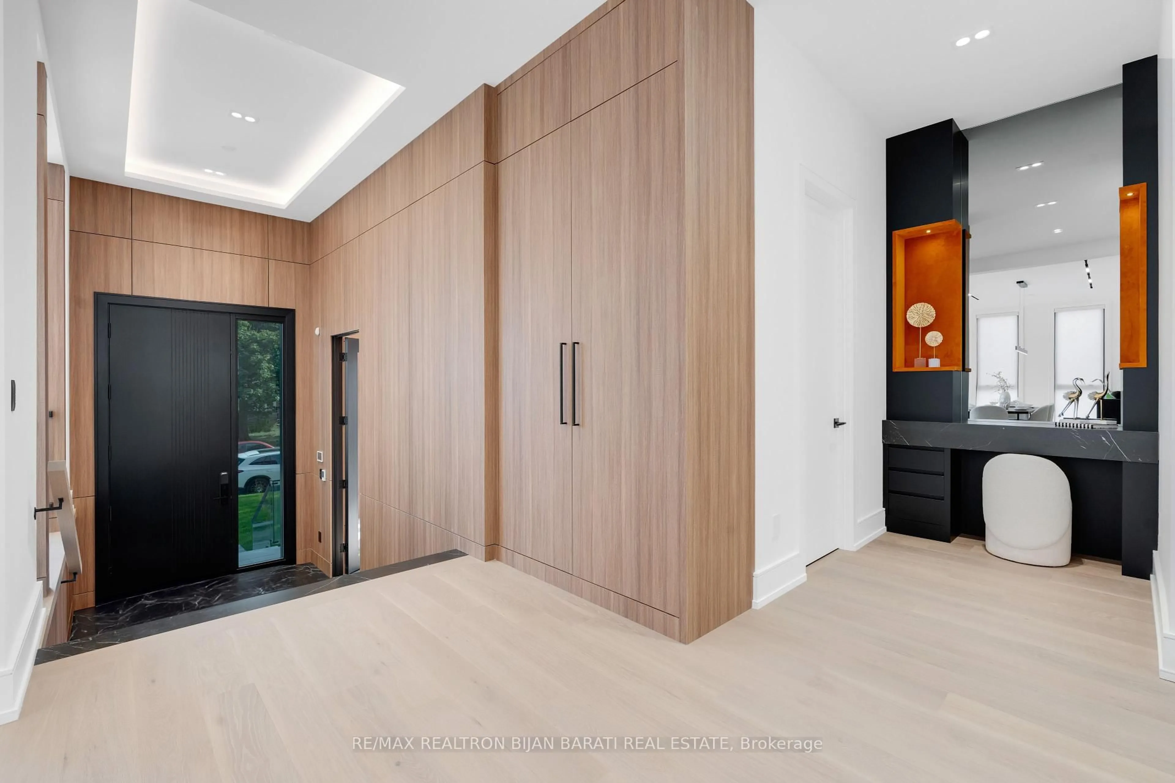 Indoor entryway for 126 Santa Barbara Rd, Toronto Ontario M2N 2C5