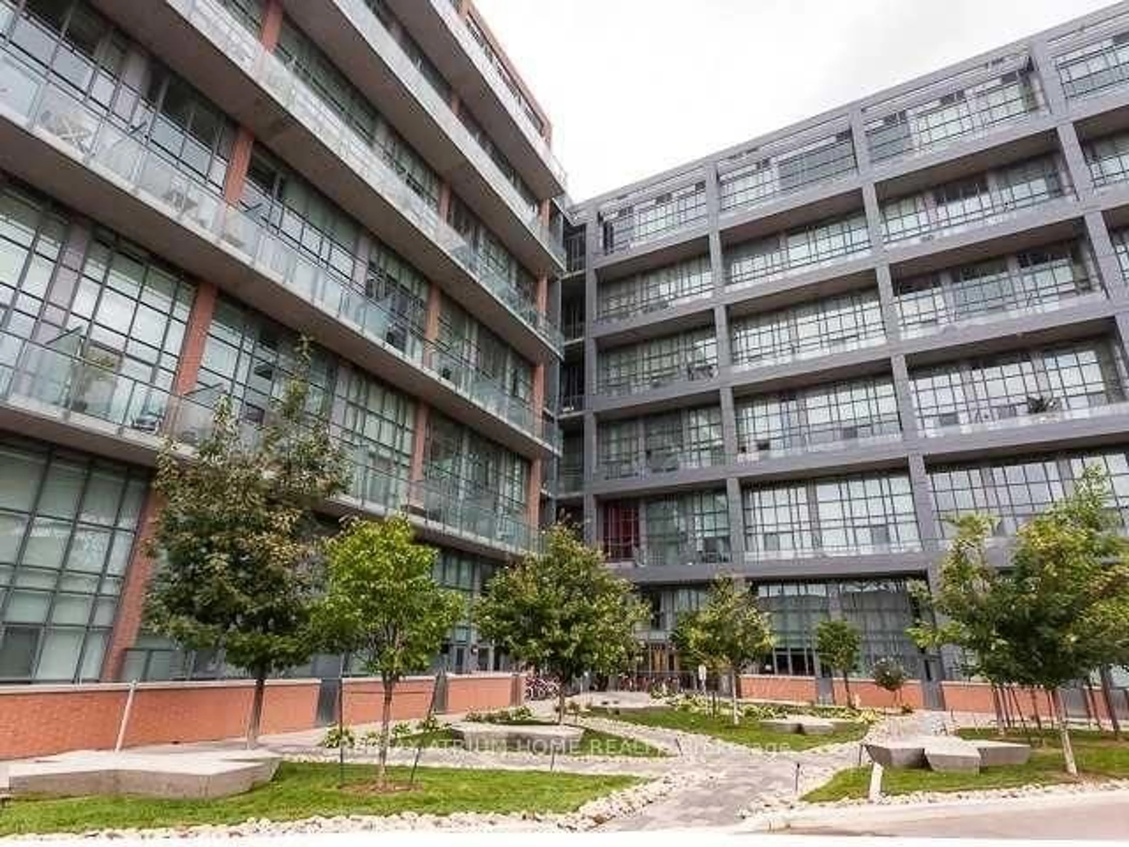 Patio, building for 5 Hanna Ave #547, Toronto Ontario M6K 0B3