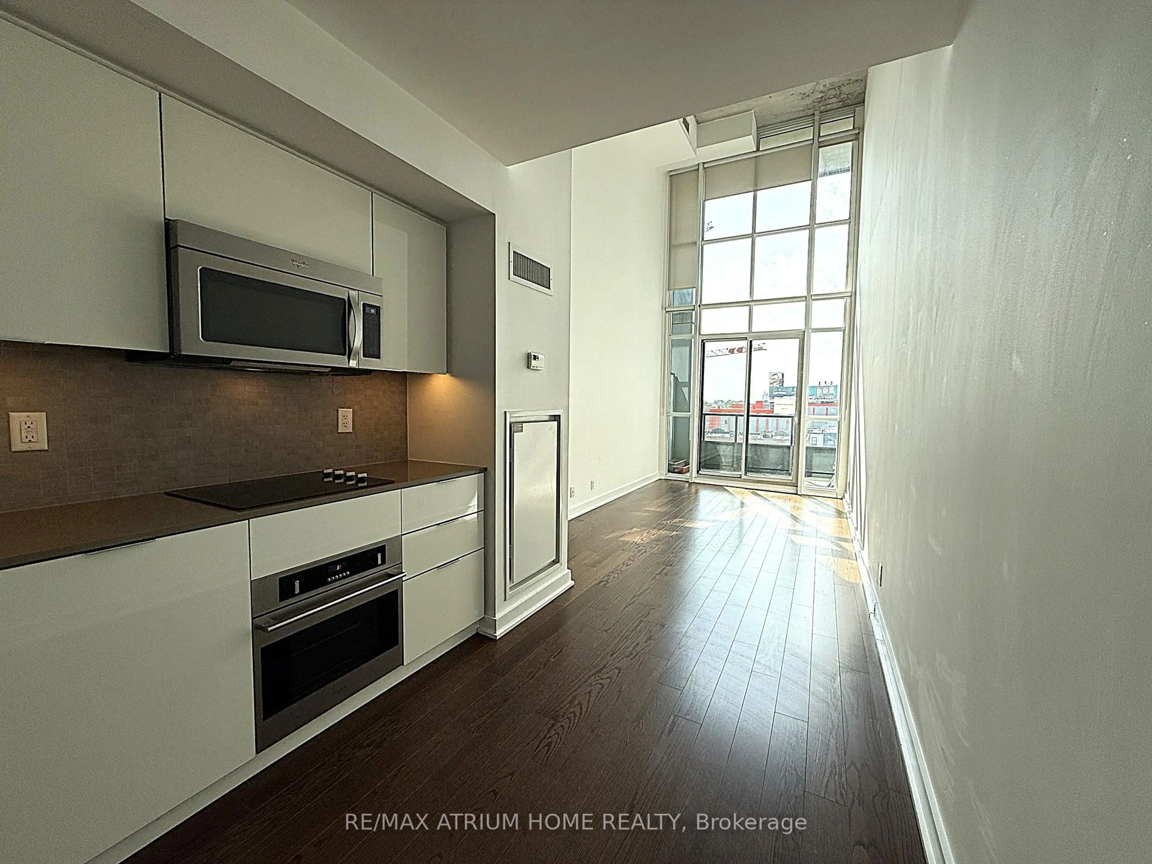 Unknown for 5 Hanna Ave #547, Toronto Ontario M6K 0B3