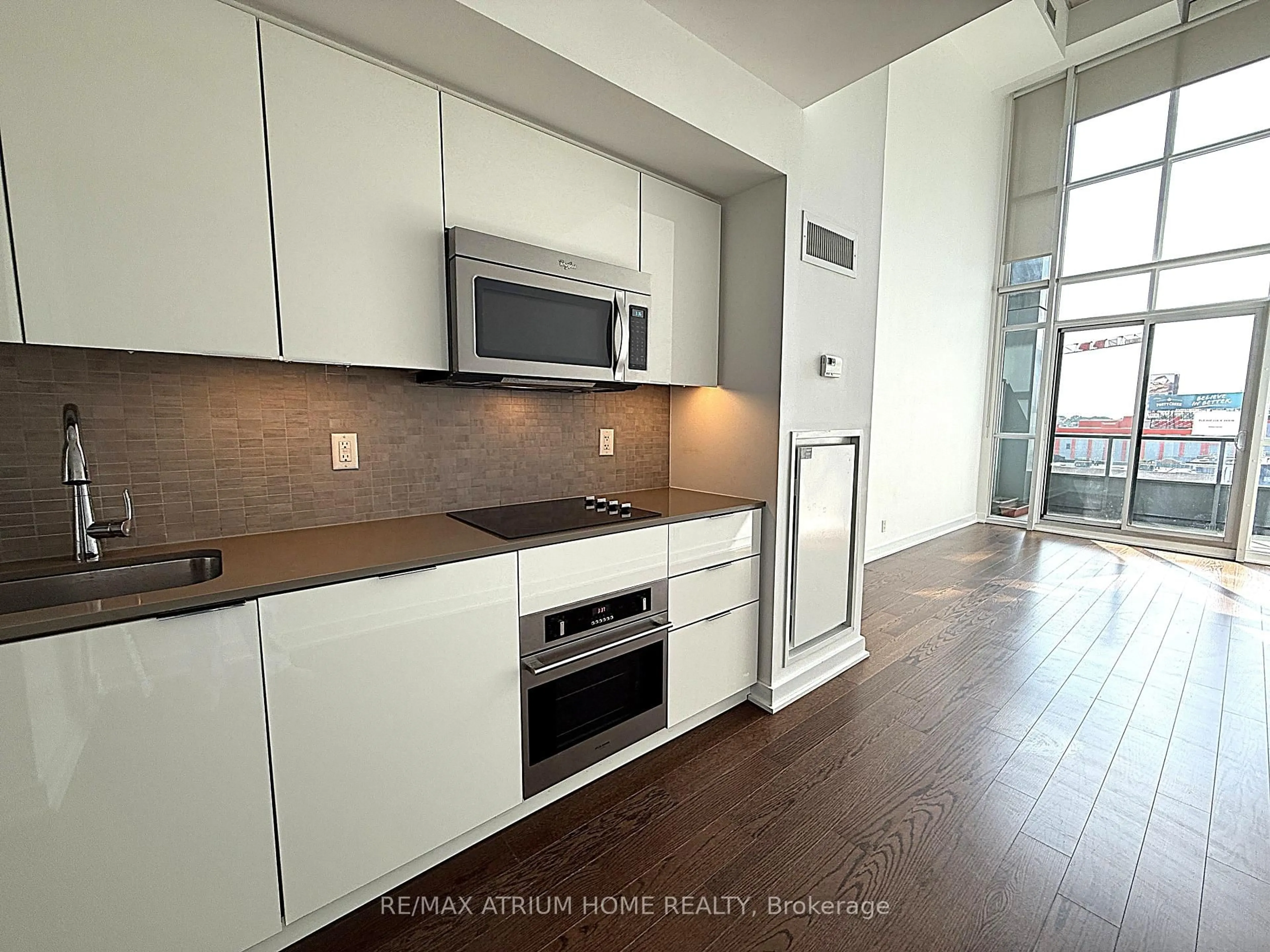 Unknown for 5 Hanna Ave #547, Toronto Ontario M6K 0B3