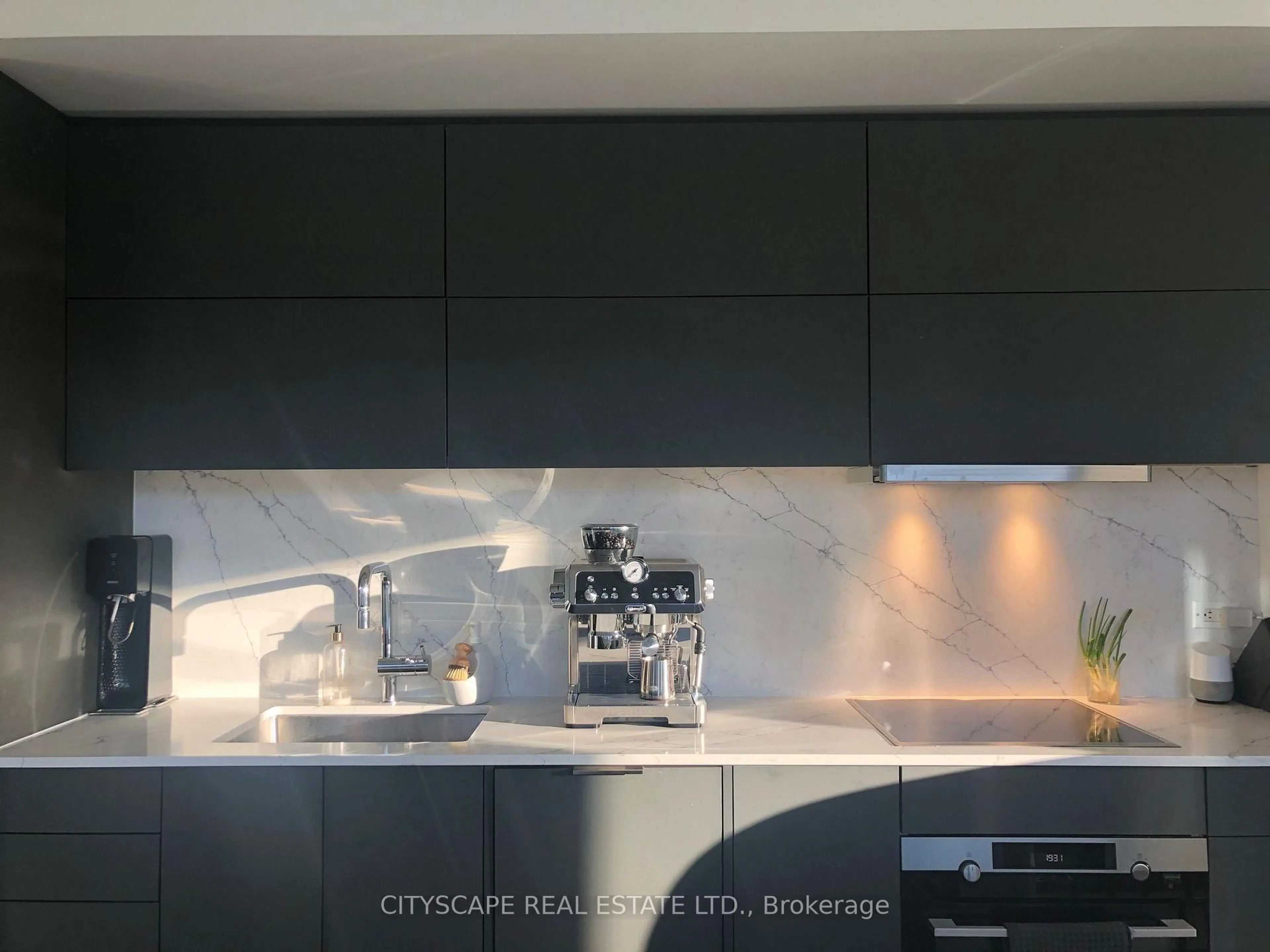 Contemporary kitchen, unknown for 70 Distillery Lane #702, Toronto Ontario M5A 0E3