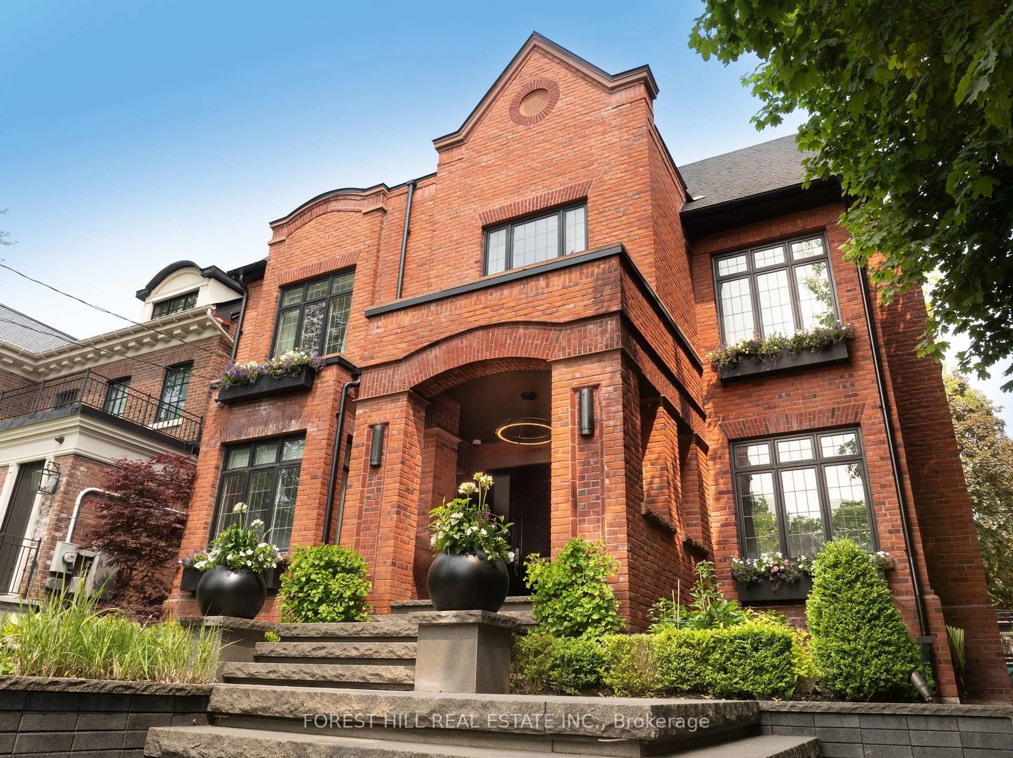 Home with brick exterior material, building for 176 Balmoral Ave, Toronto Ontario M4V 1J6