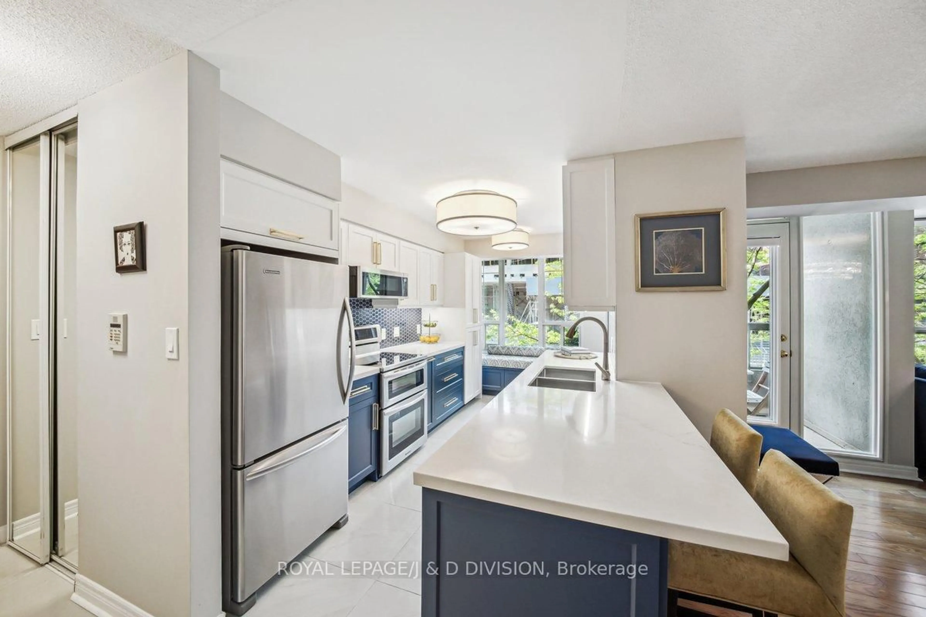 Open concept kitchen, ceramic/tile floor for 35 Merton St #206, Toronto Ontario M4S 3G4