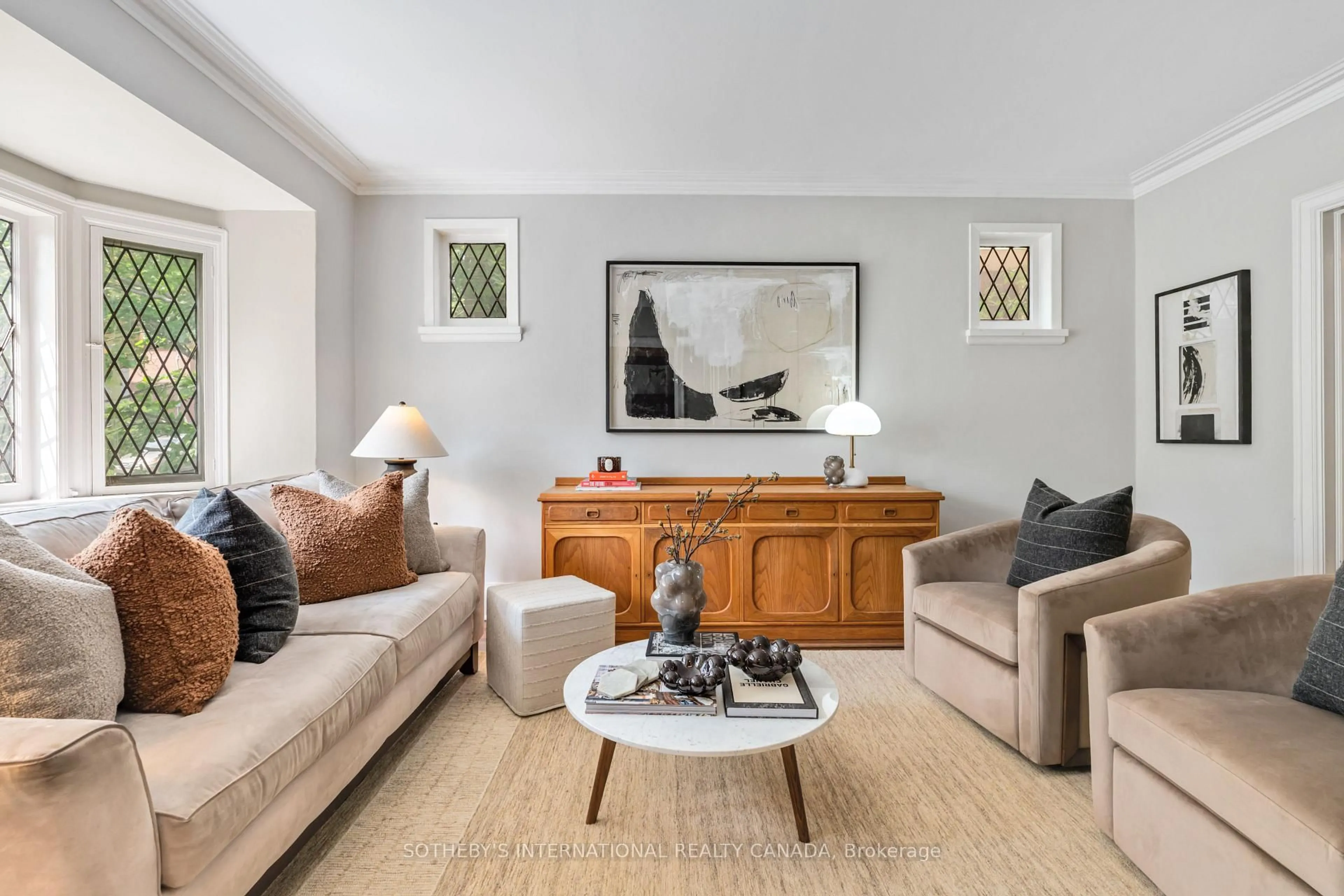 Living room with furniture, unknown for 7 Tarlton Rd, Toronto Ontario M5P 2M5