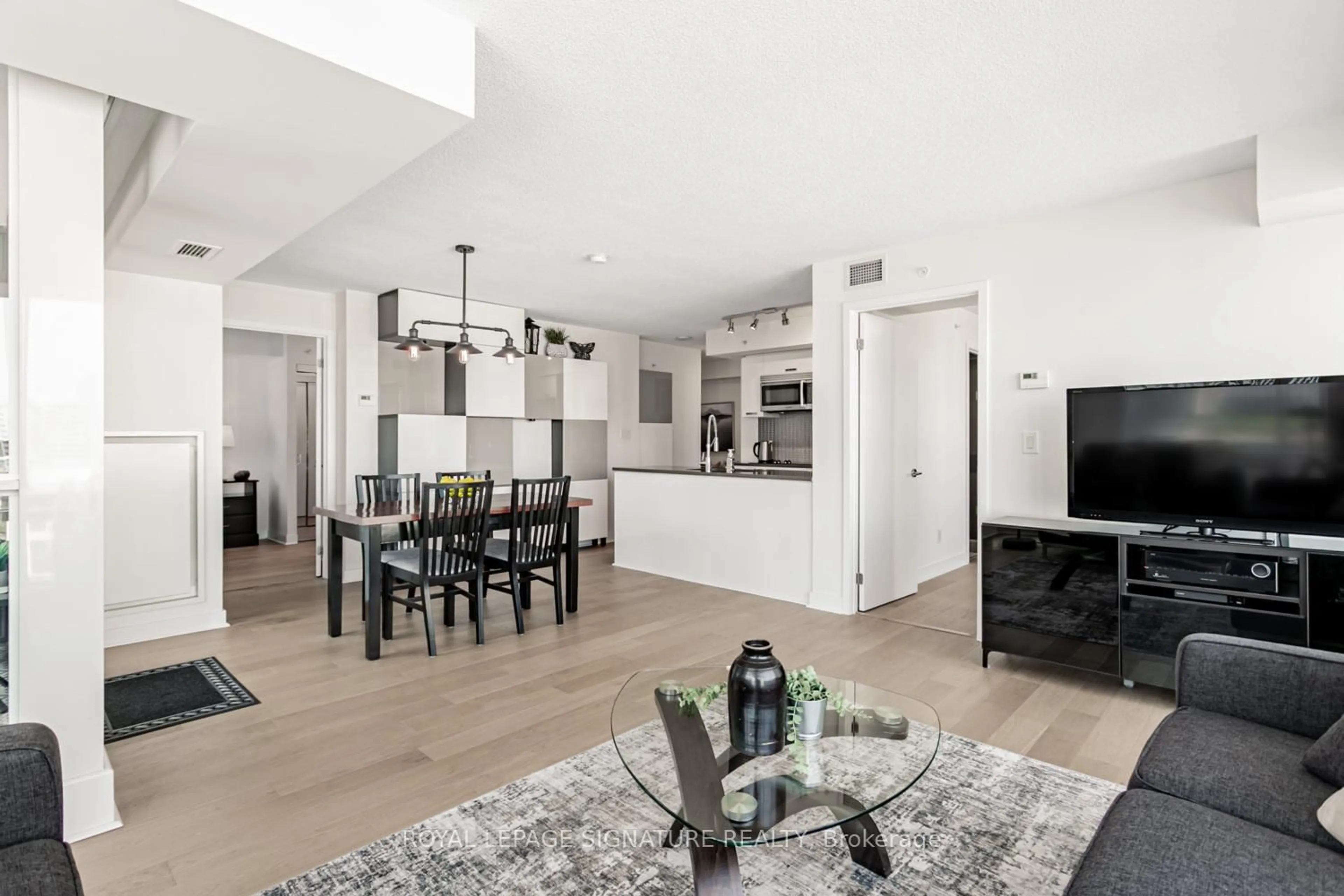 Open concept kitchen, unknown for 295 Adelaide St #1804, Toronto Ontario M5V 0L4