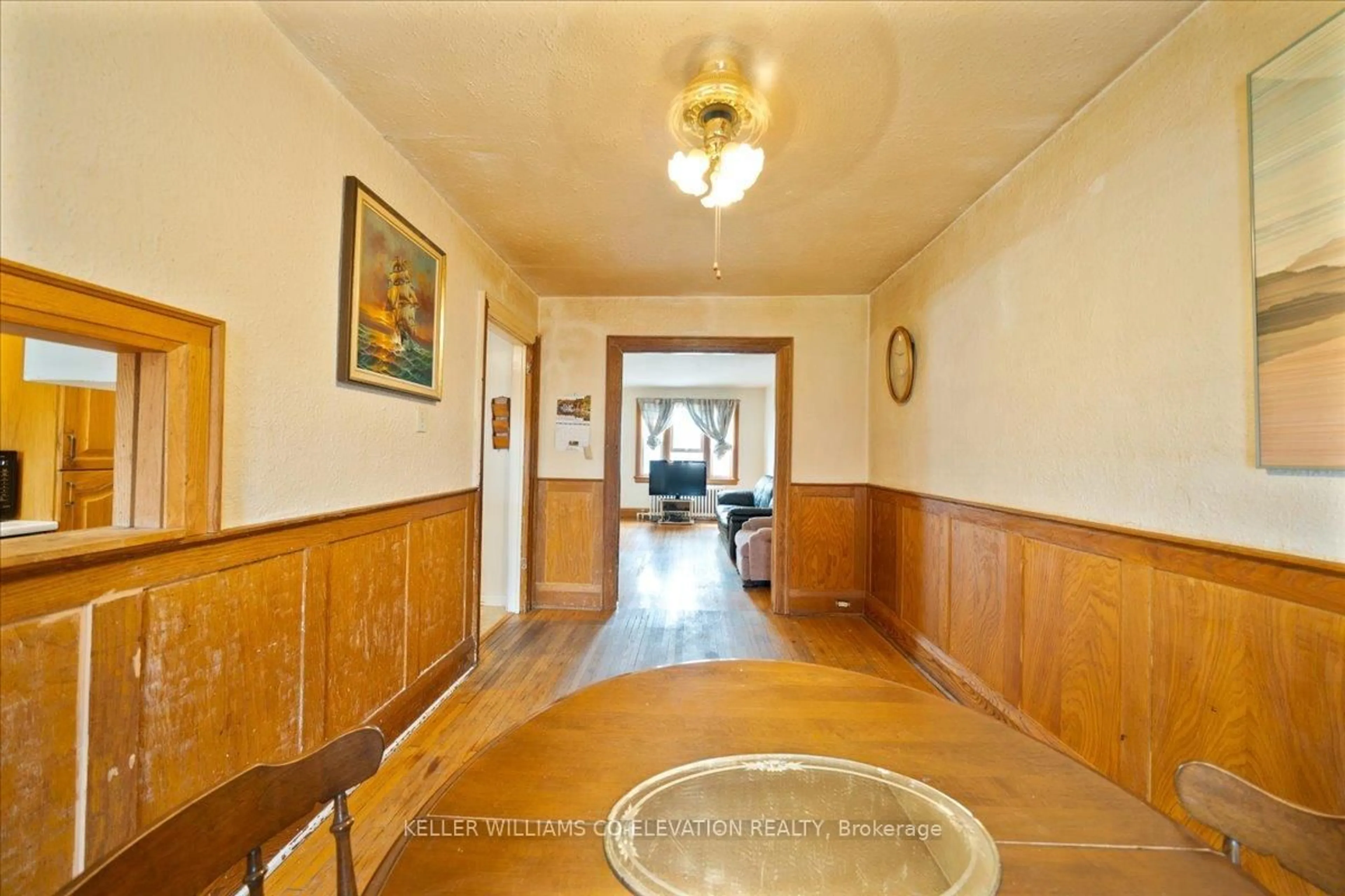 Indoor foyer for 149 Alameda Ave, Toronto Ontario M6C 3X1