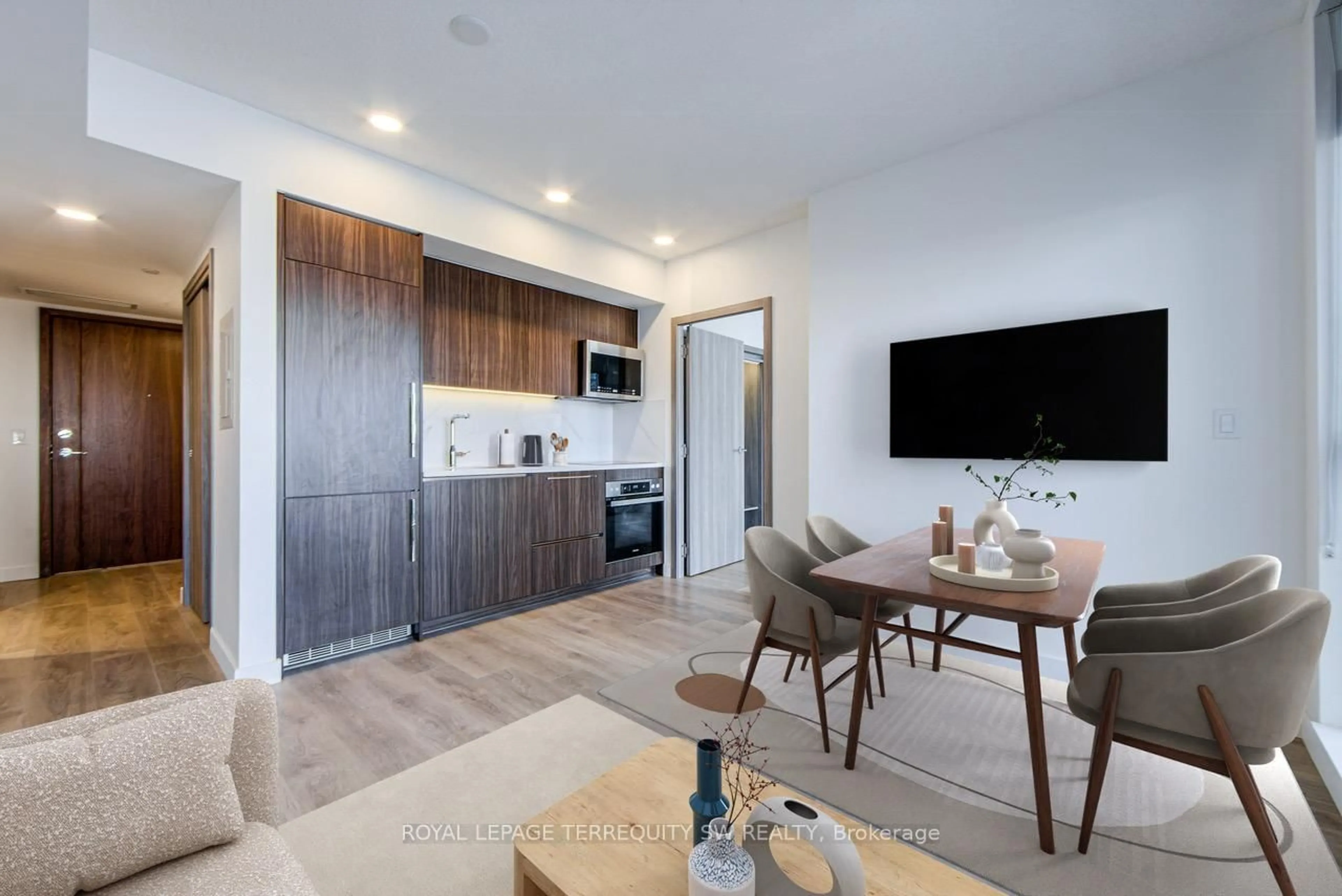 Open concept kitchen, wood/laminate floor for 38 Widmer St #1508, Toronto Ontario M5V 0P7
