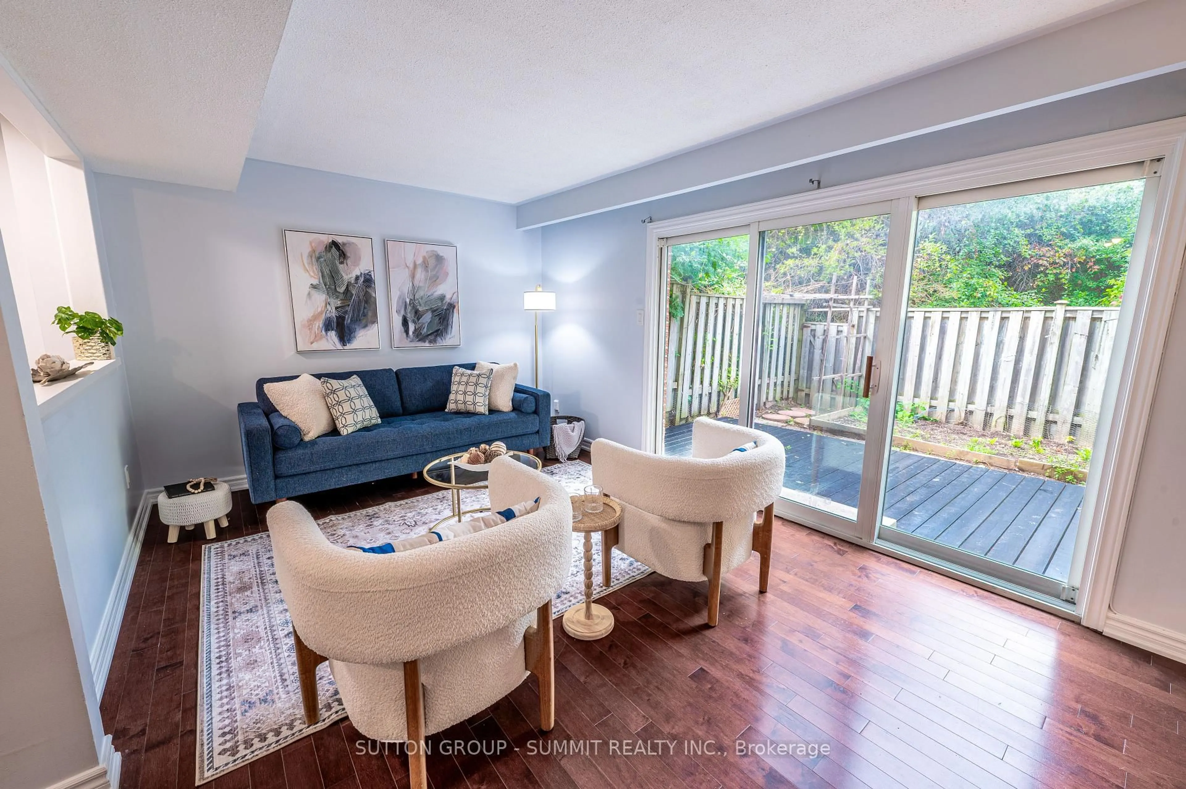 Living room with furniture, wood/laminate floor for 134 Song Meadowway, Toronto Ontario M2H 2T7