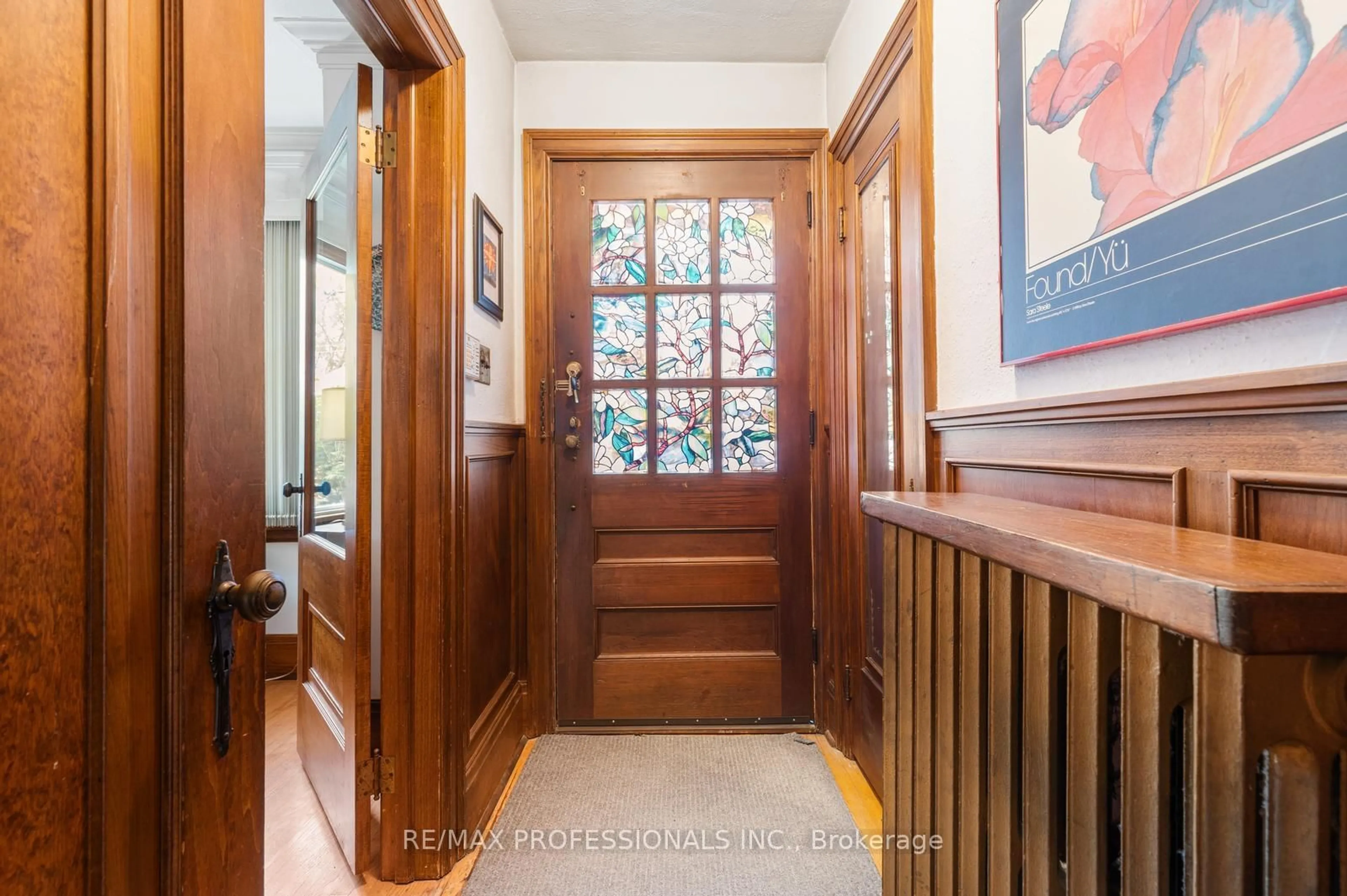 Indoor foyer for 212 Douglas Ave, Toronto Ontario M5M 1G8
