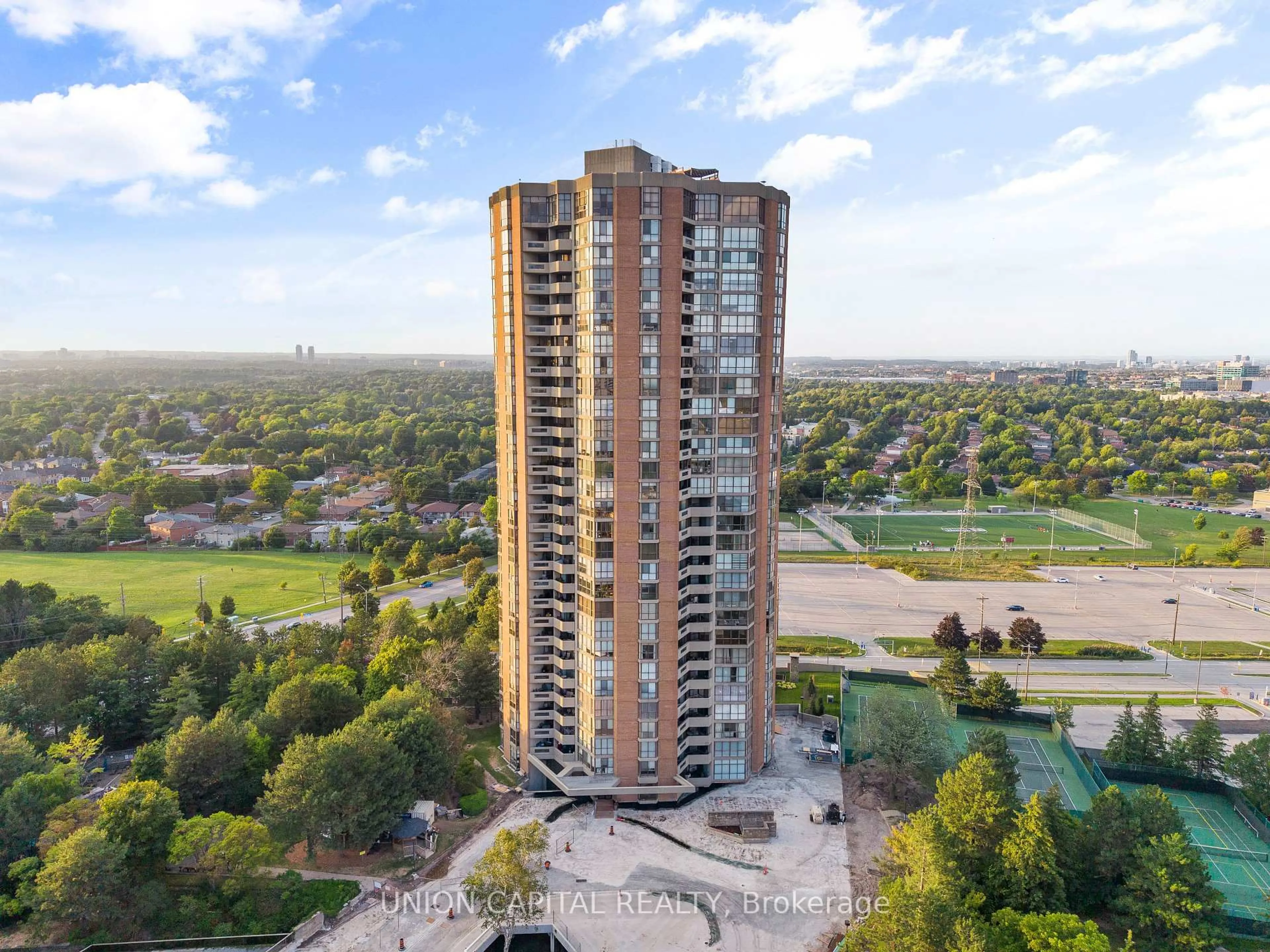 A pic from outside/outdoor area/front of a property/back of a property/a pic from drone, city buildings view from balcony for 85 Skymark Dr #2405, Toronto Ontario M2H 3P2