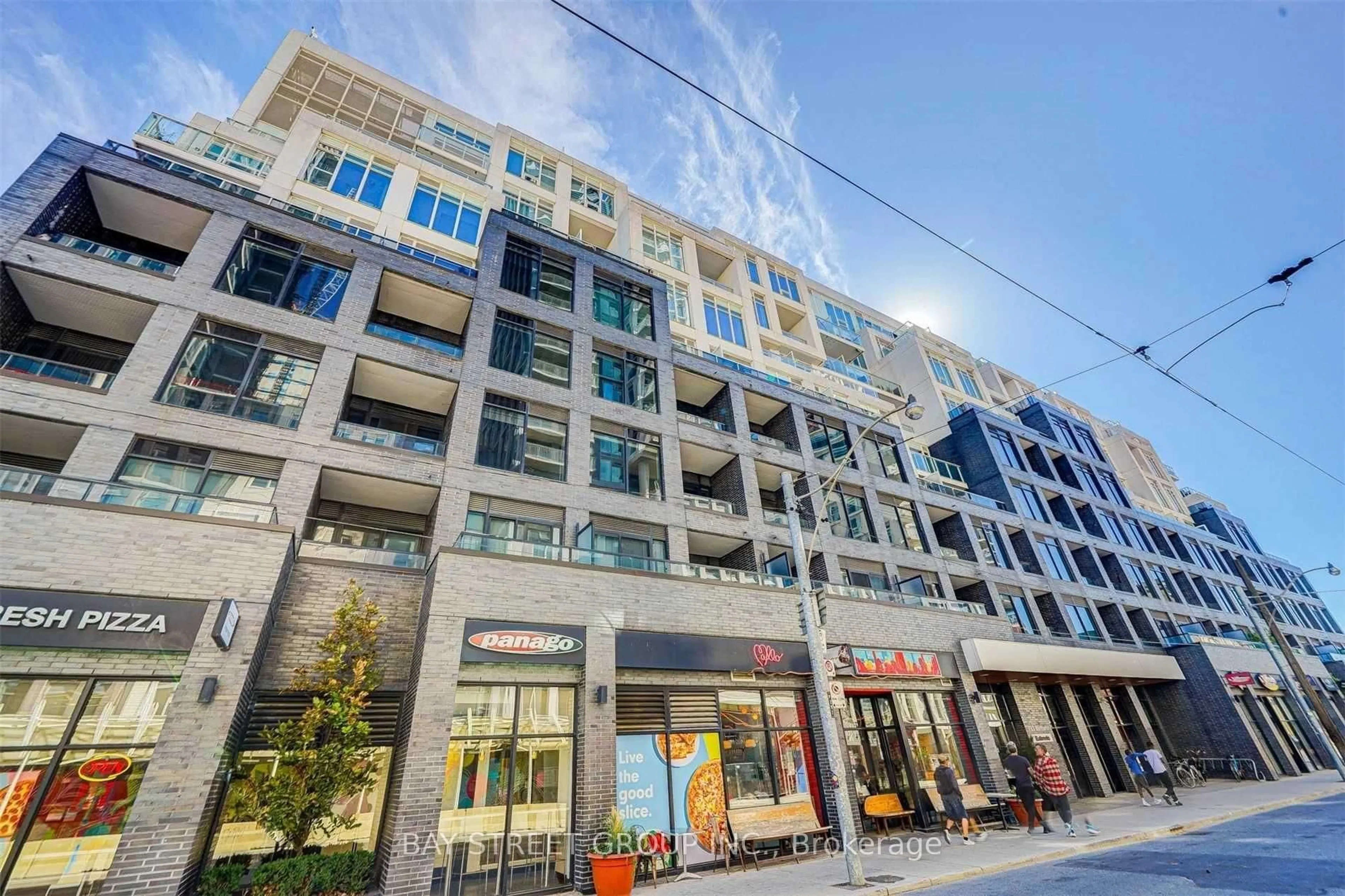 Patio, building for 783 Bathurst St #812, Toronto Ontario M5S 0A8