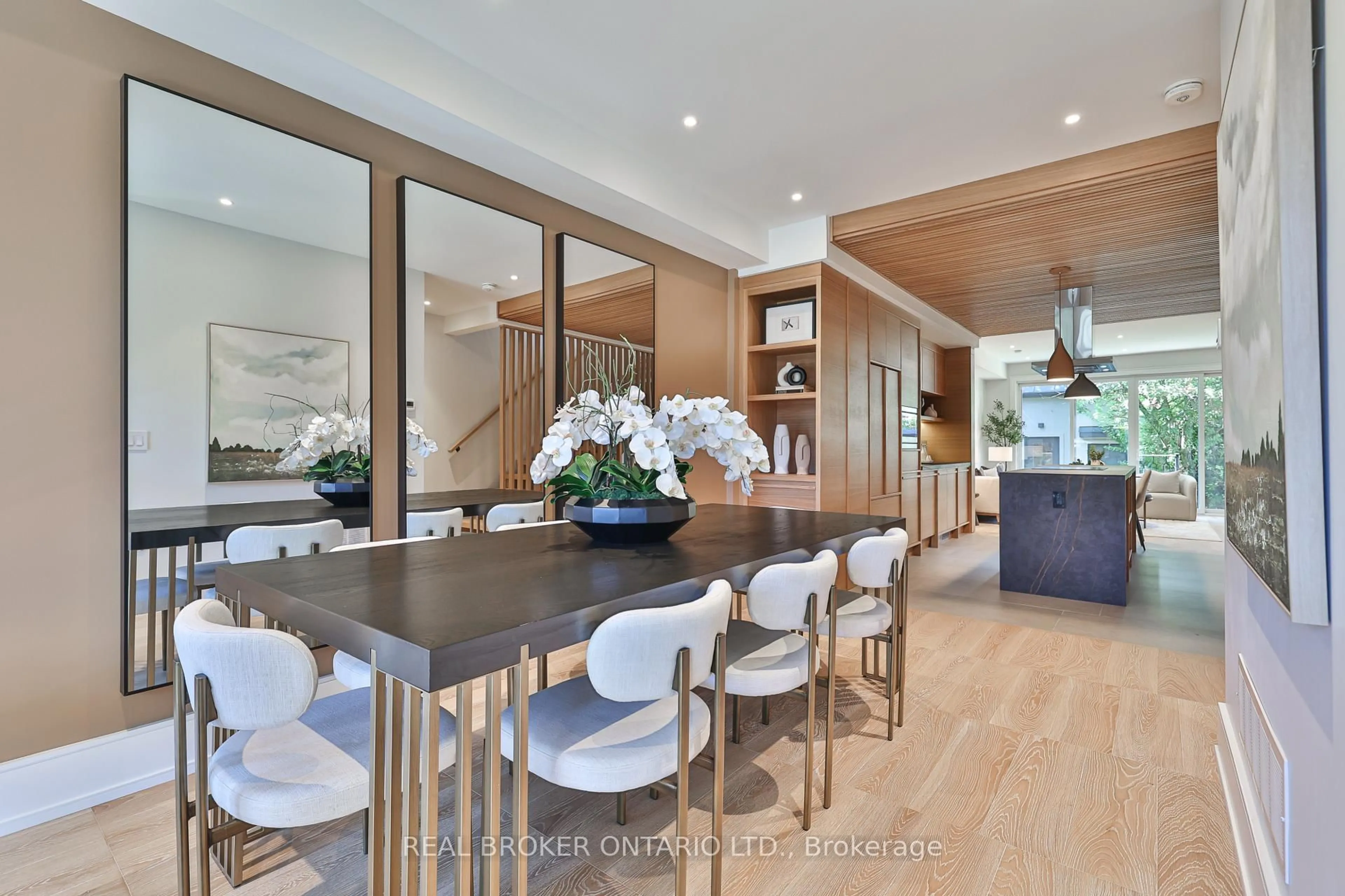 Unknown for 444 Roxton Rd, Toronto Ontario M6G 3R4