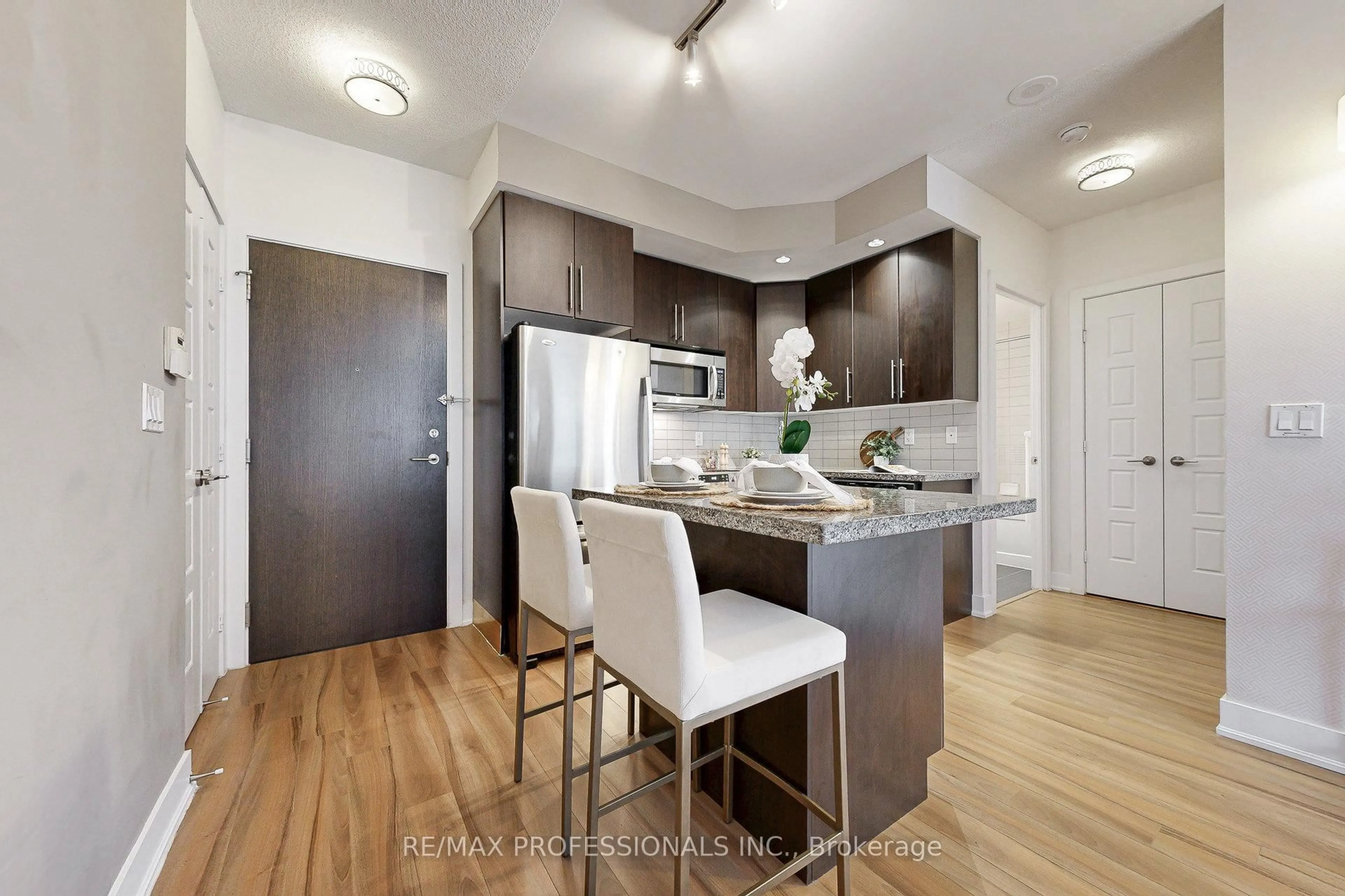 Open concept kitchen, wood/laminate floor for 28 Linden St #1601, Toronto Ontario M4Y 0A4