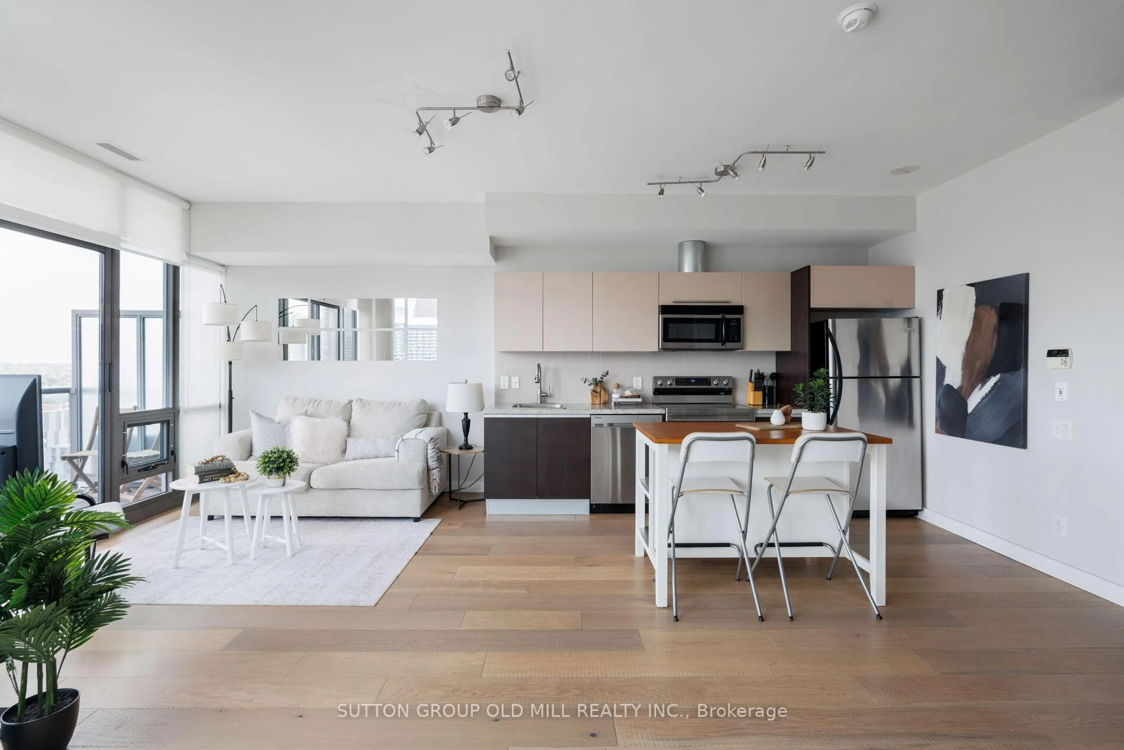 Open concept kitchen, wood/laminate floor for 33 Mill St #2108, Toronto Ontario M5A 3R3