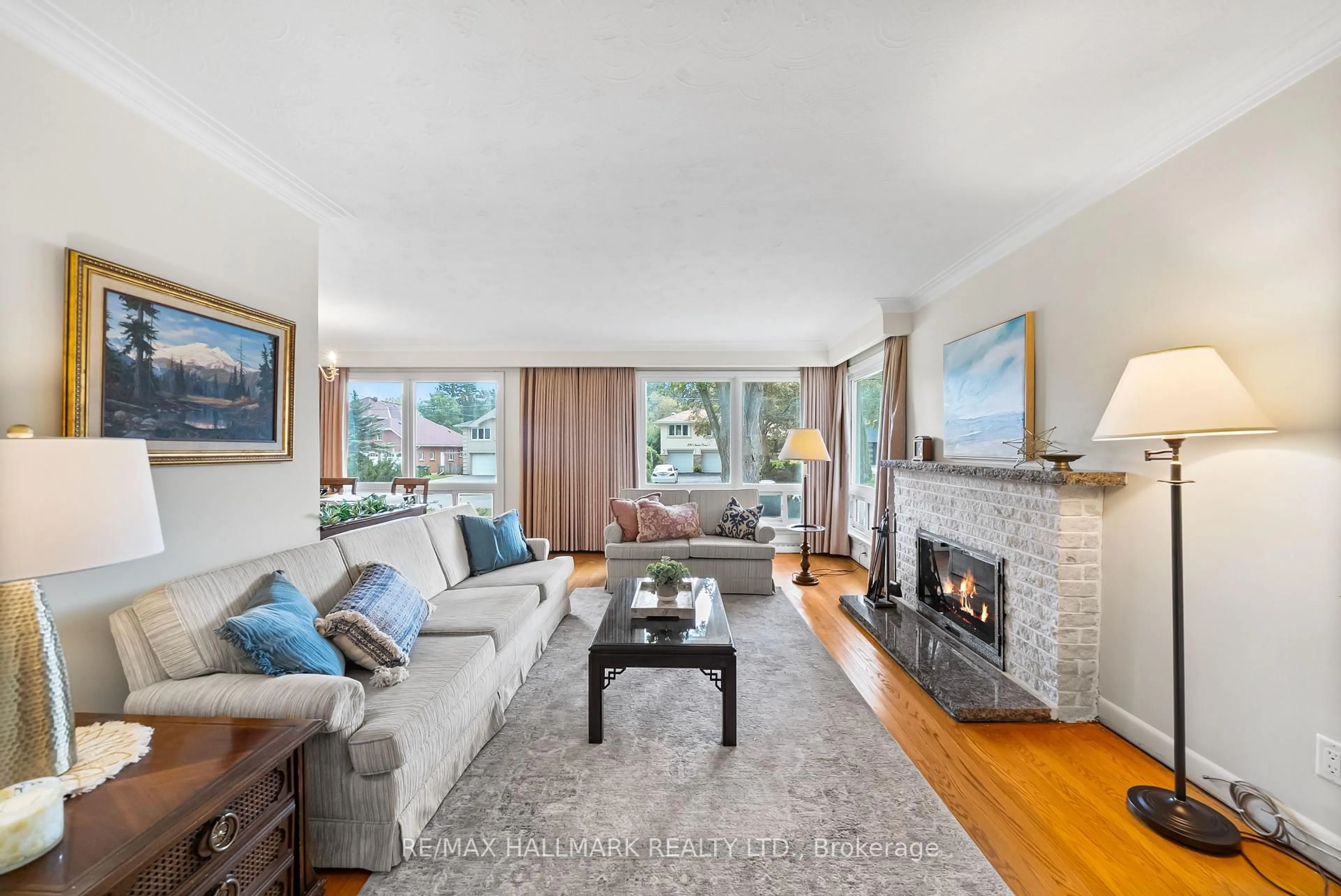 Living room with furniture, unknown for 232 Newton Dr, Toronto Ontario M2M 2P3
