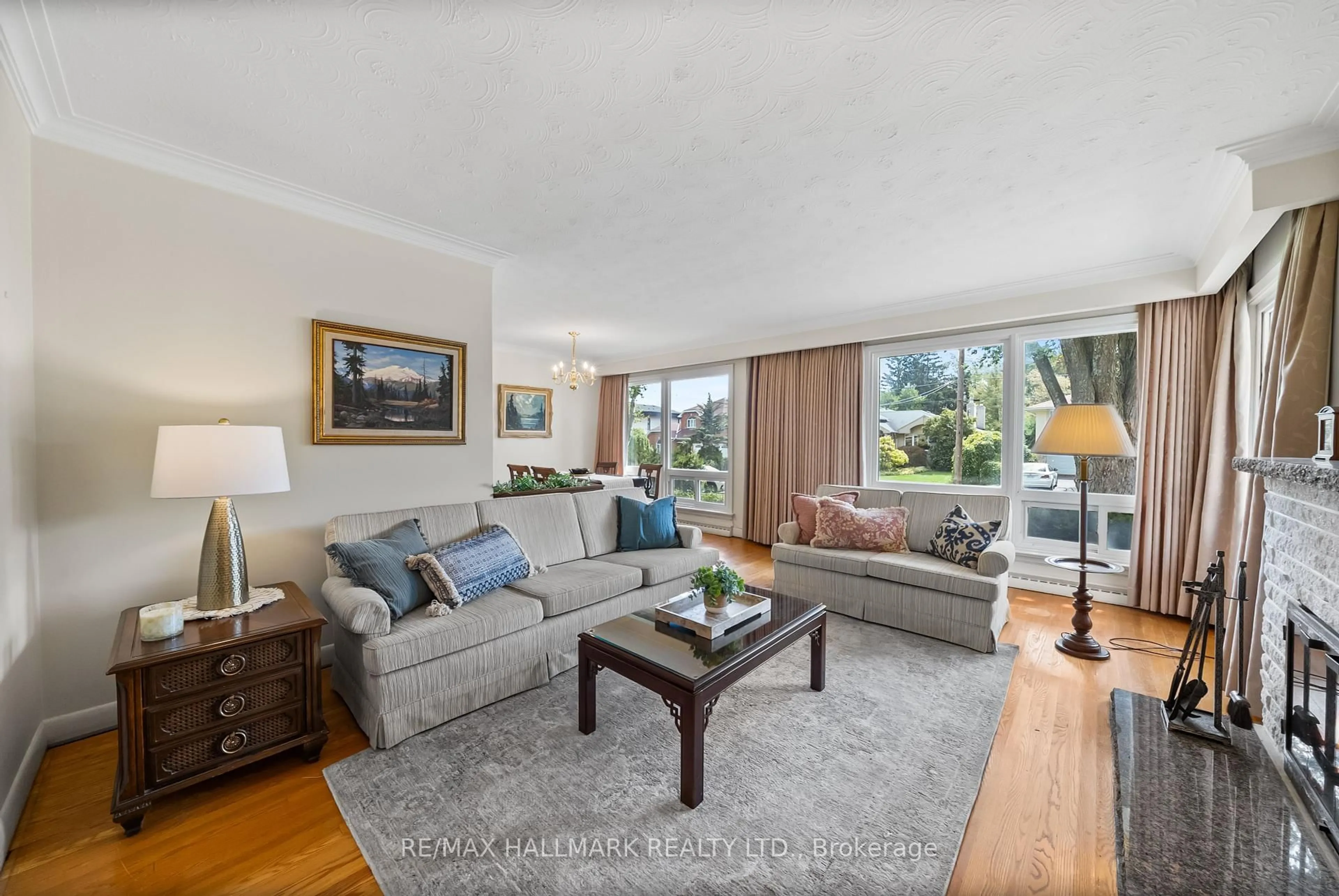 Living room with furniture, unknown for 232 Newton Dr, Toronto Ontario M2M 2P3