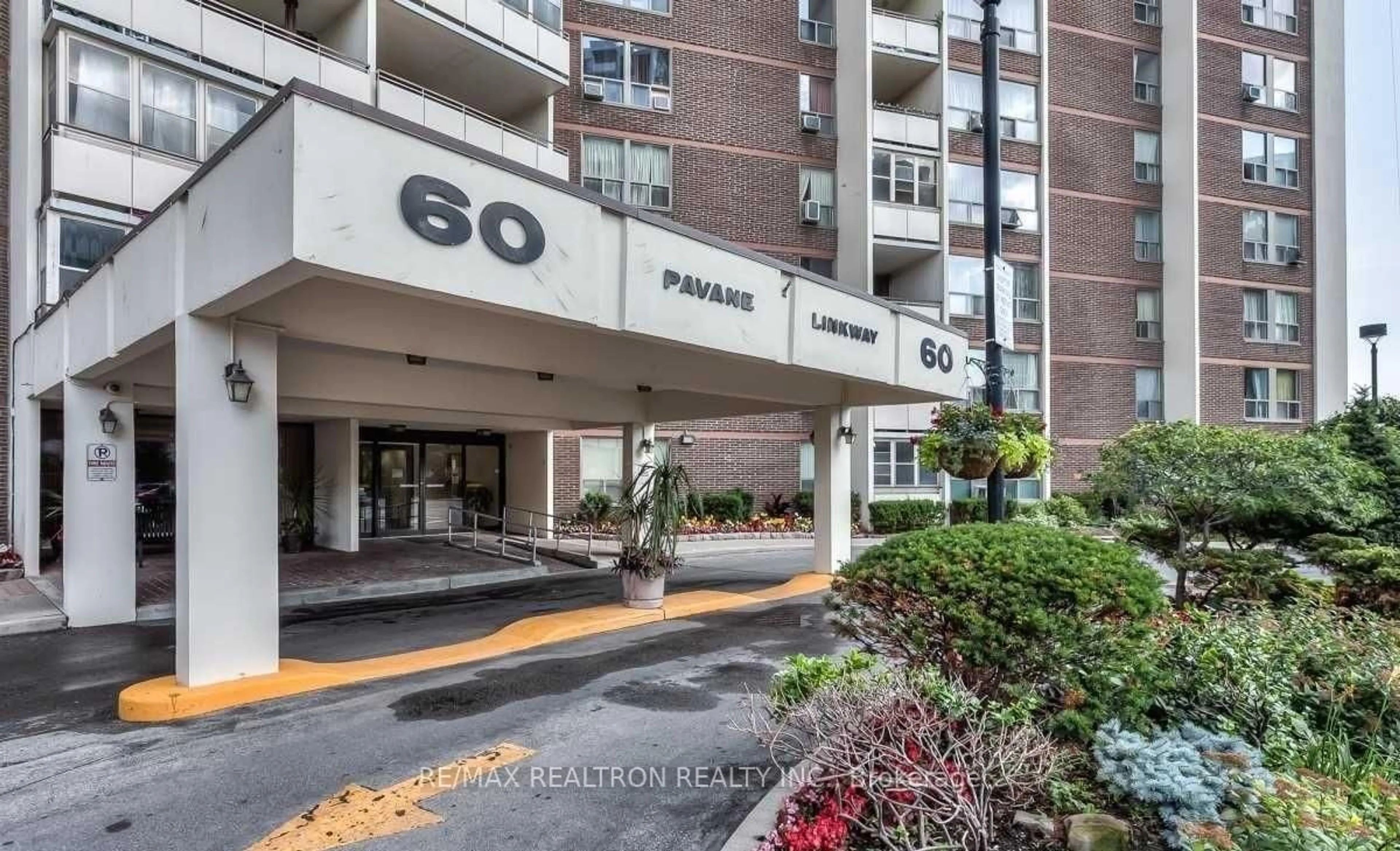Indoor foyer for 60 Pavane Linkway Way #1804, Toronto Ontario M3C 2Y6
