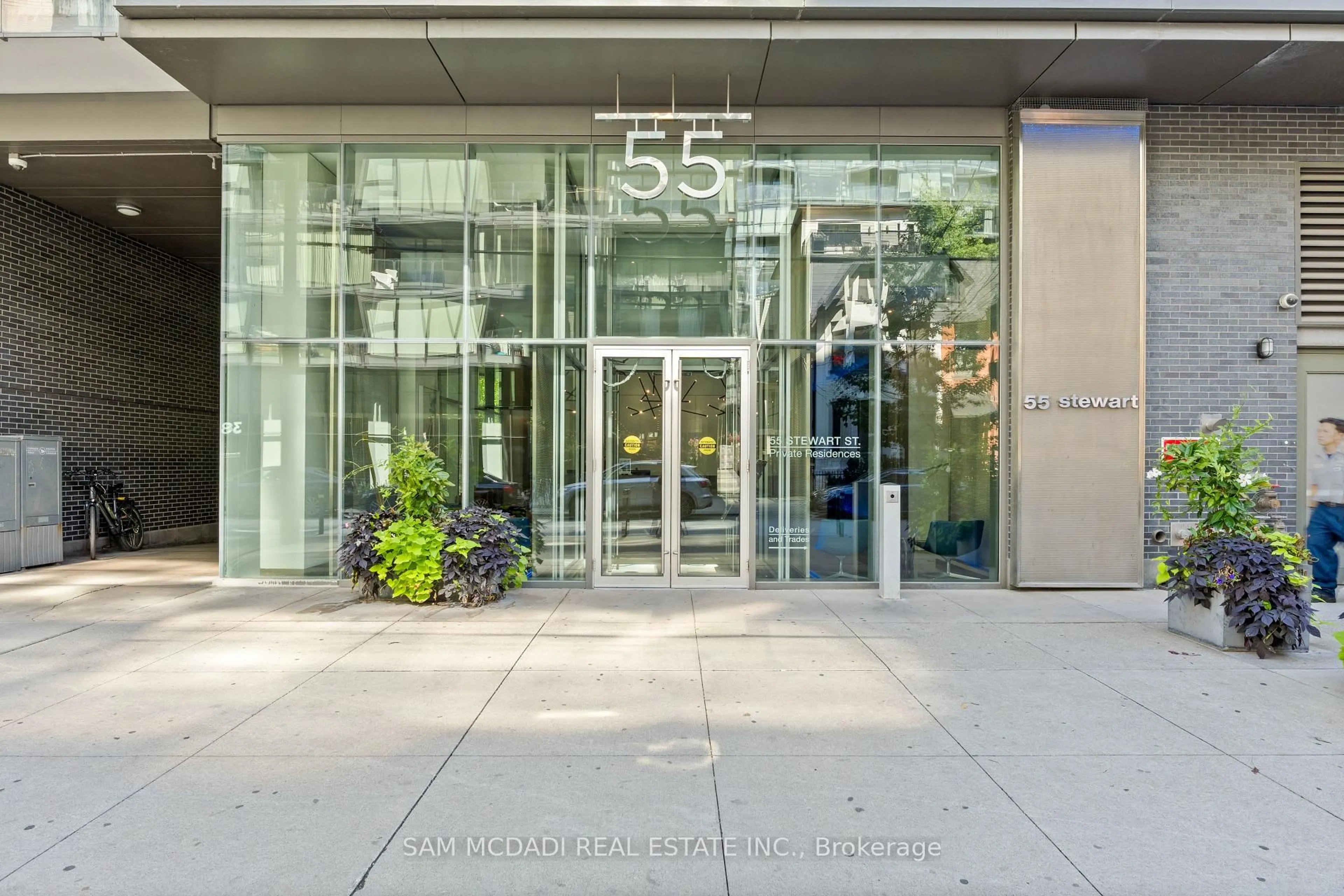Indoor foyer for 55 Stewart St #123, Toronto Ontario M5V 2V1