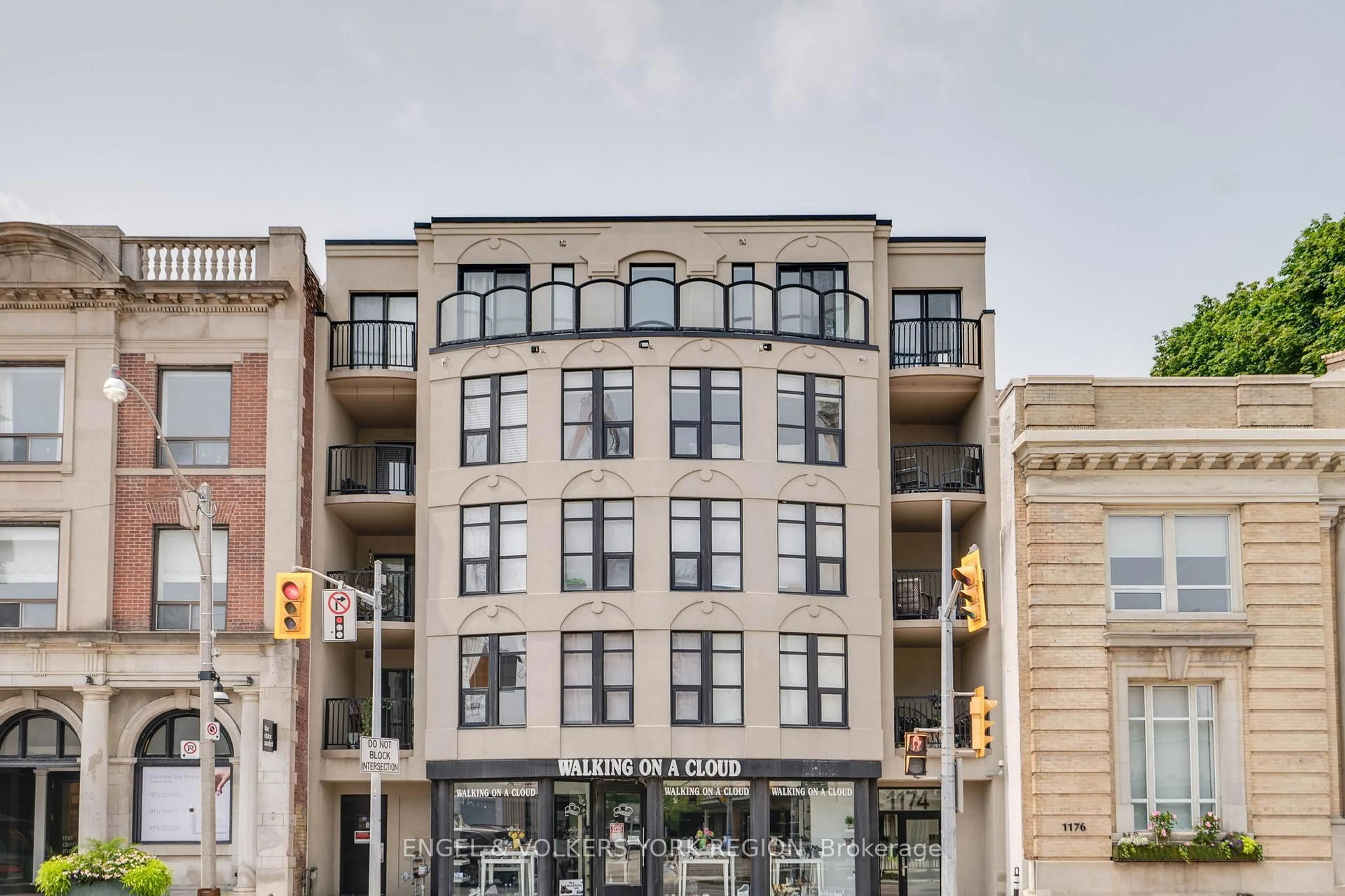 Unknown for 1174 Yonge St #203, Toronto Ontario M4W 2L9