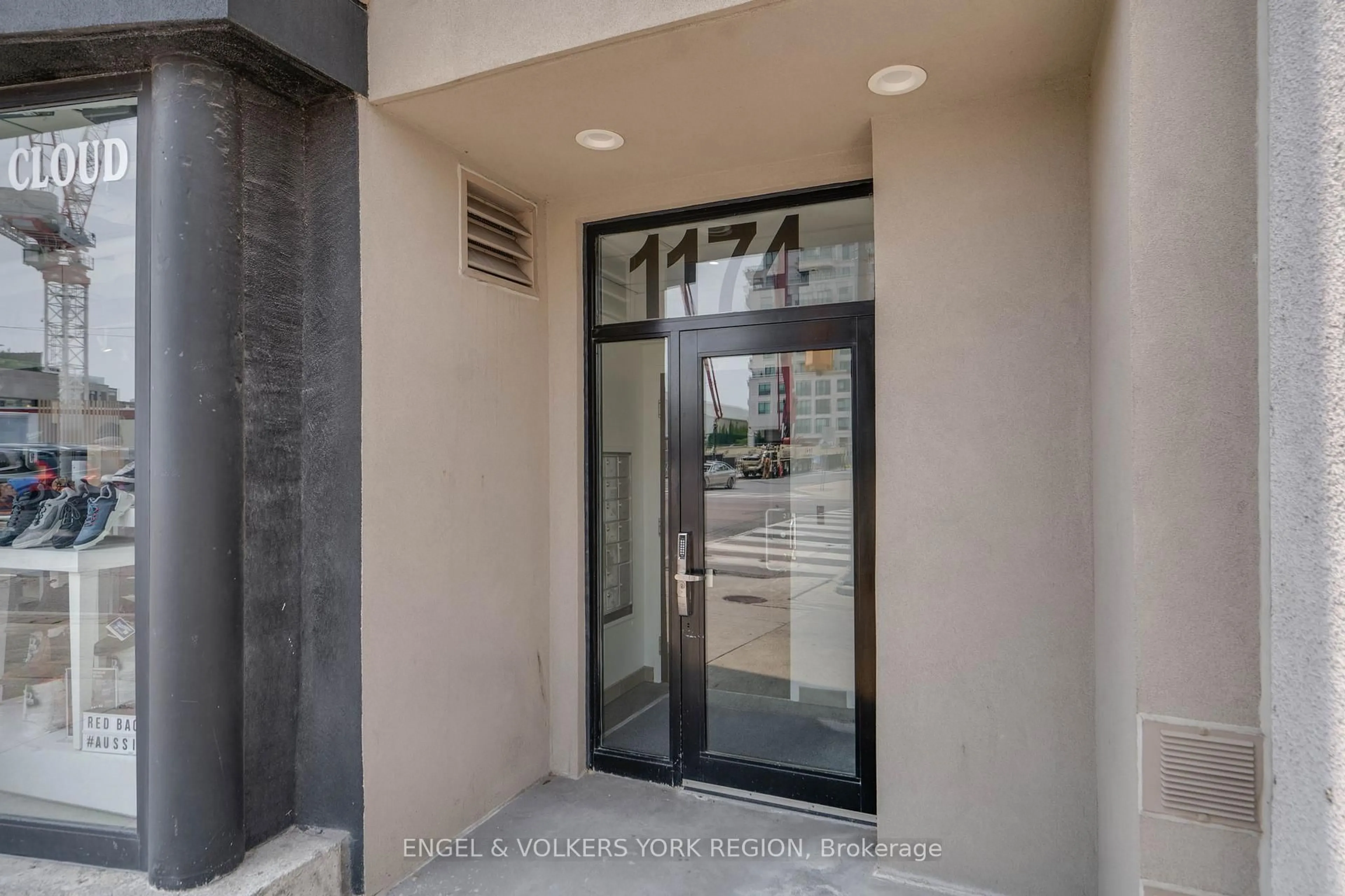 Indoor foyer for 1174 Yonge St #203, Toronto Ontario M4W 2L9