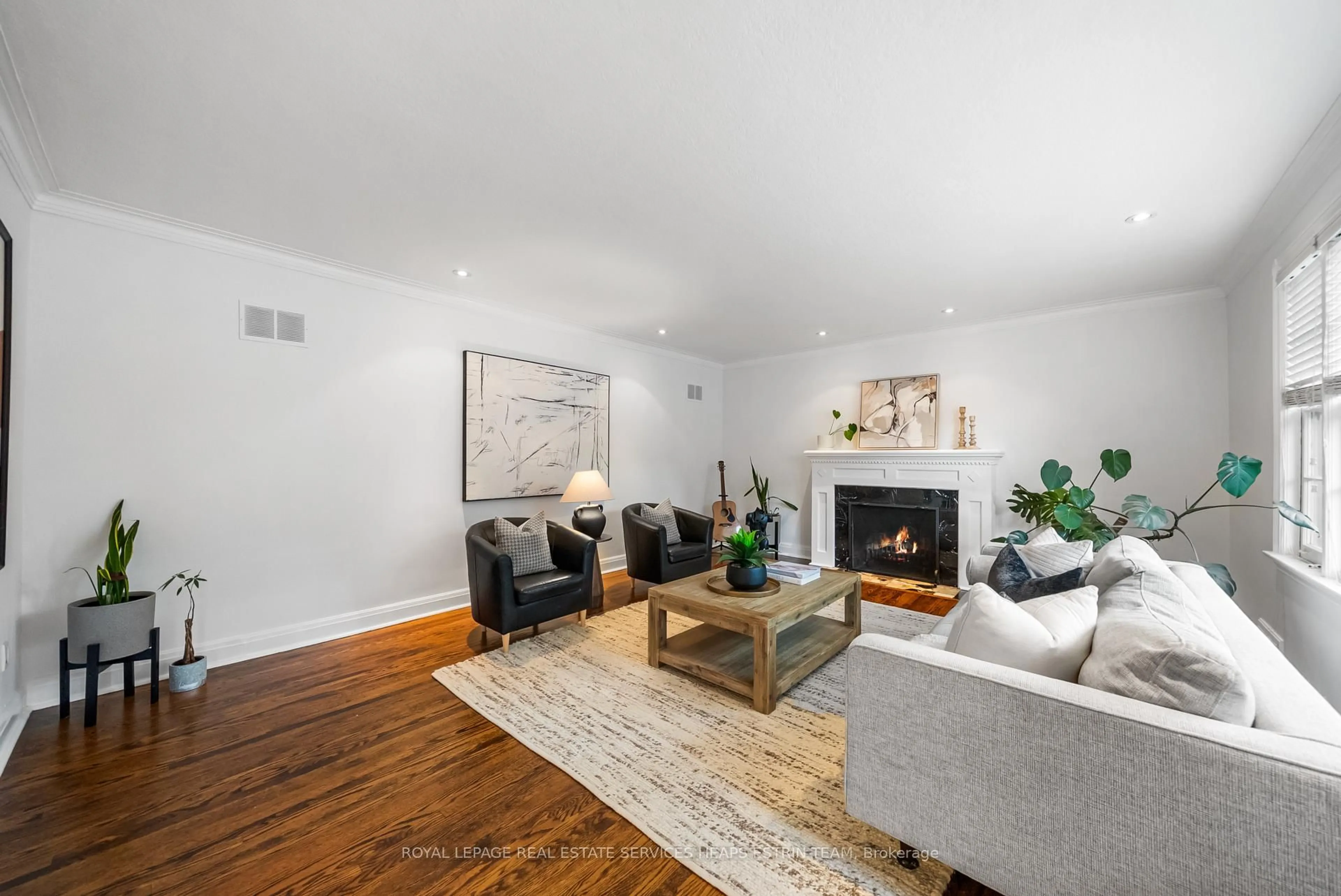 Living room with furniture, unknown for 212 York Mills Rd, Toronto Ontario M2L 1L1