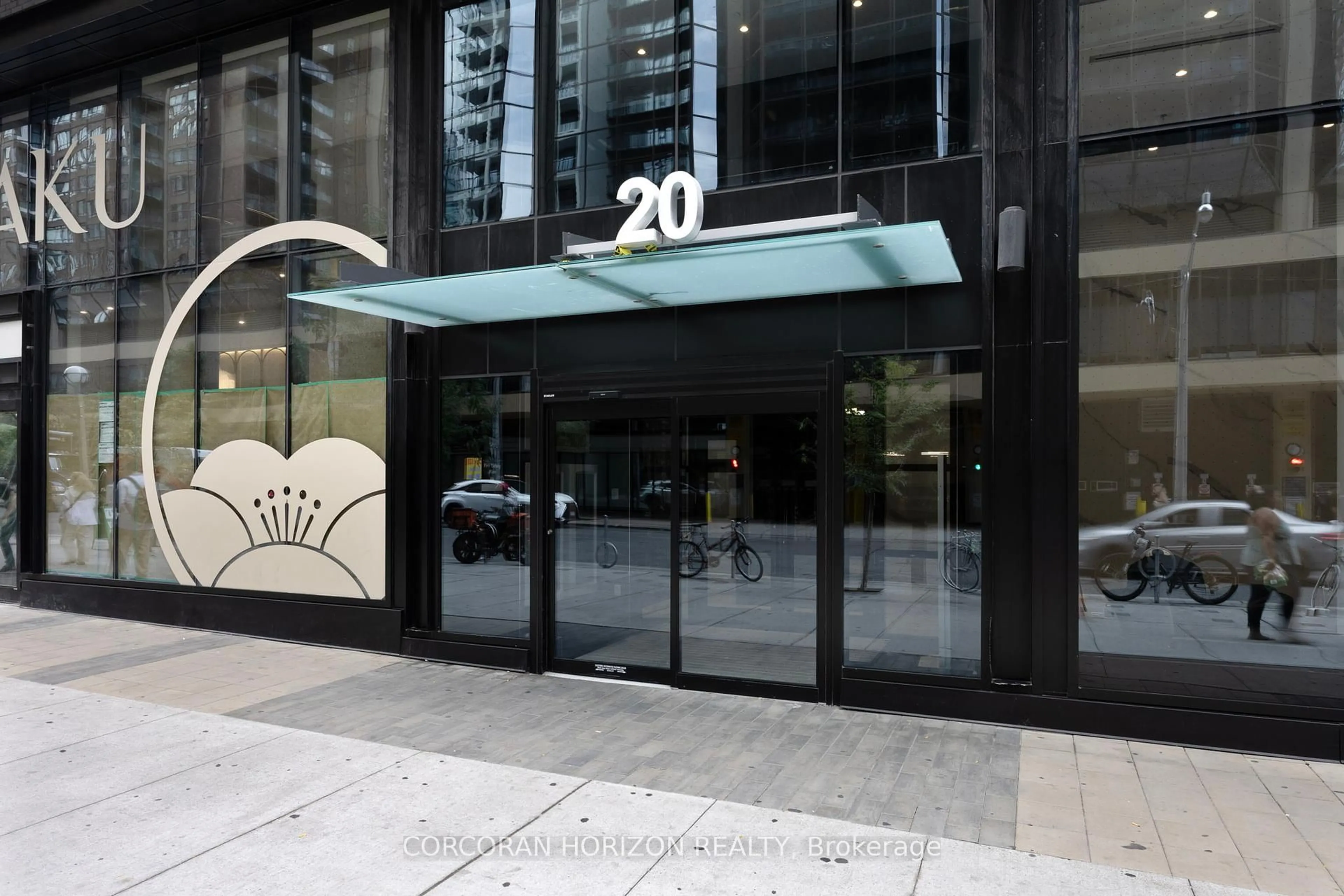 Indoor foyer for 20 Edward St #PH1, Toronto Ontario M5G 1C9