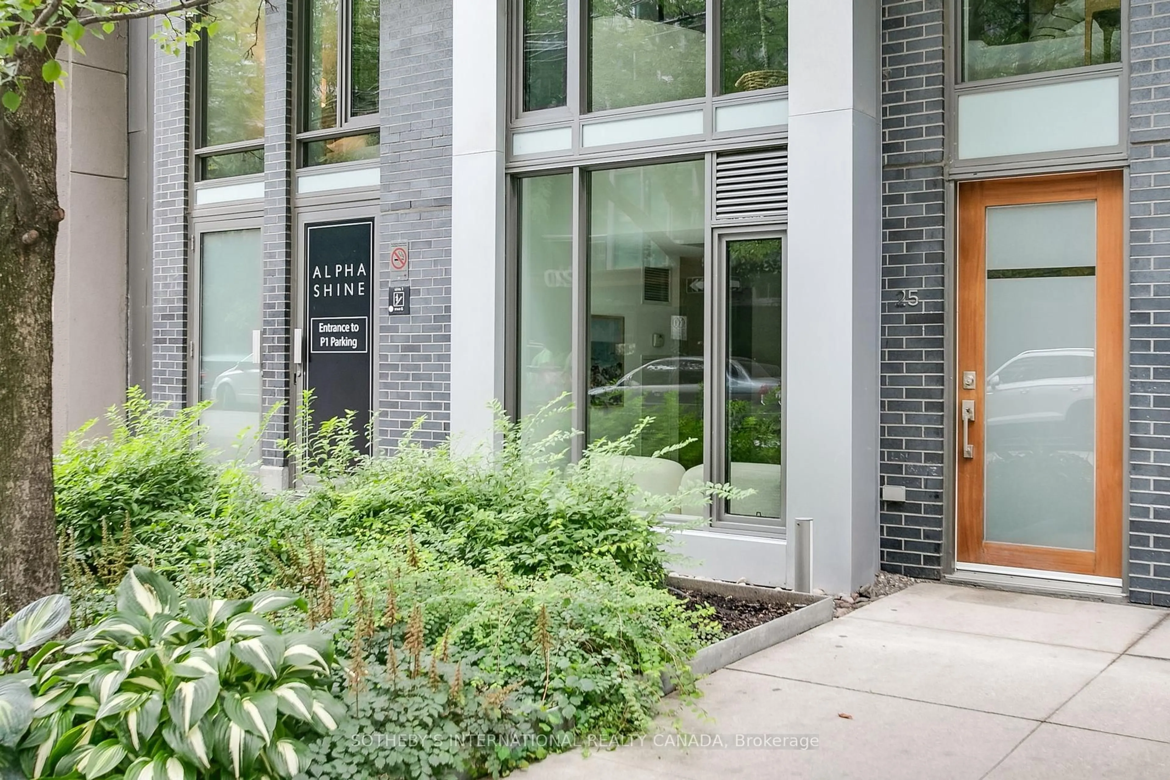 Indoor foyer for 55 Stewart St #113, Toronto Ontario M5V 2V1
