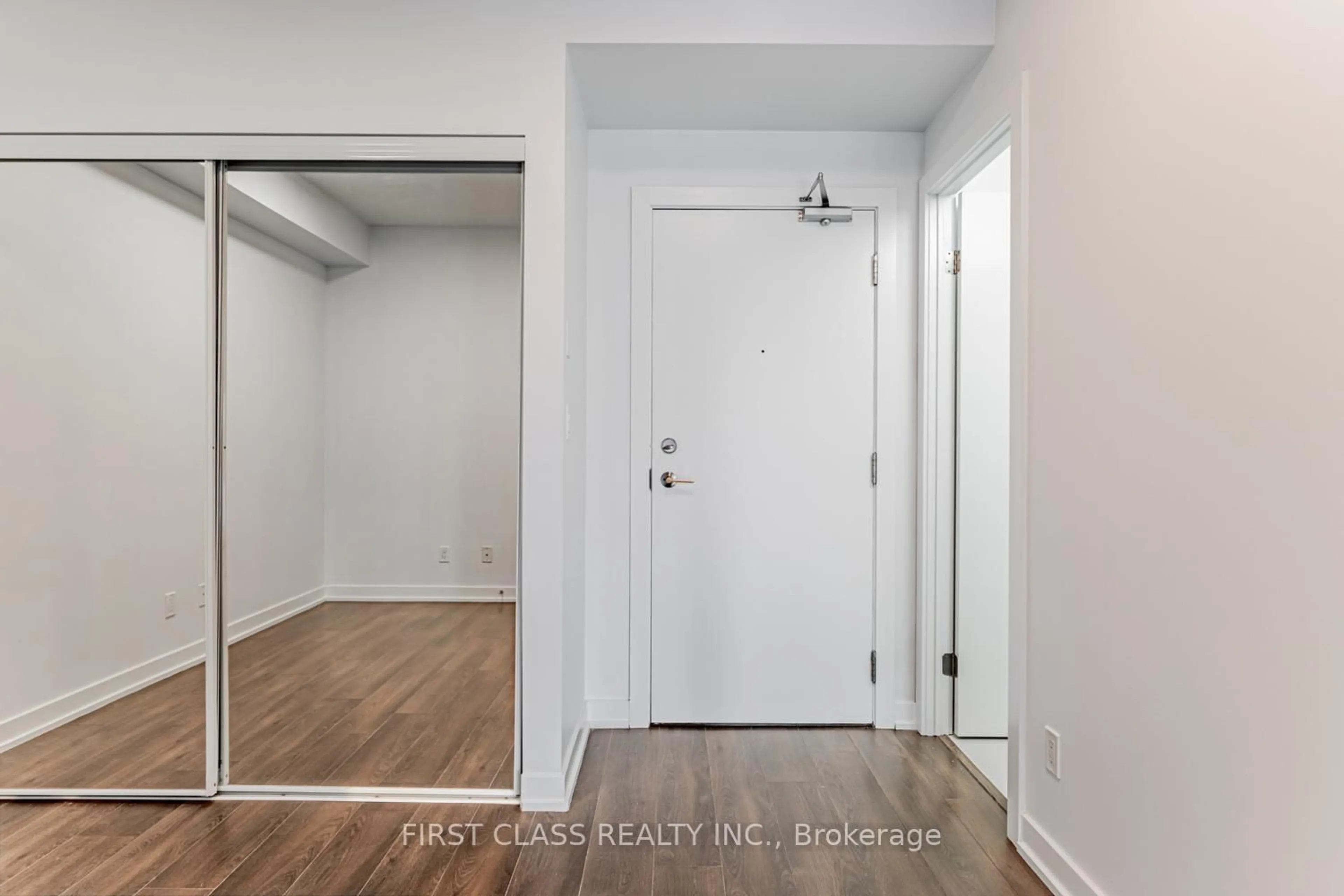 Indoor entryway for 20 Bruyeres Mews #2308, Toronto Ontario M5V 0G8