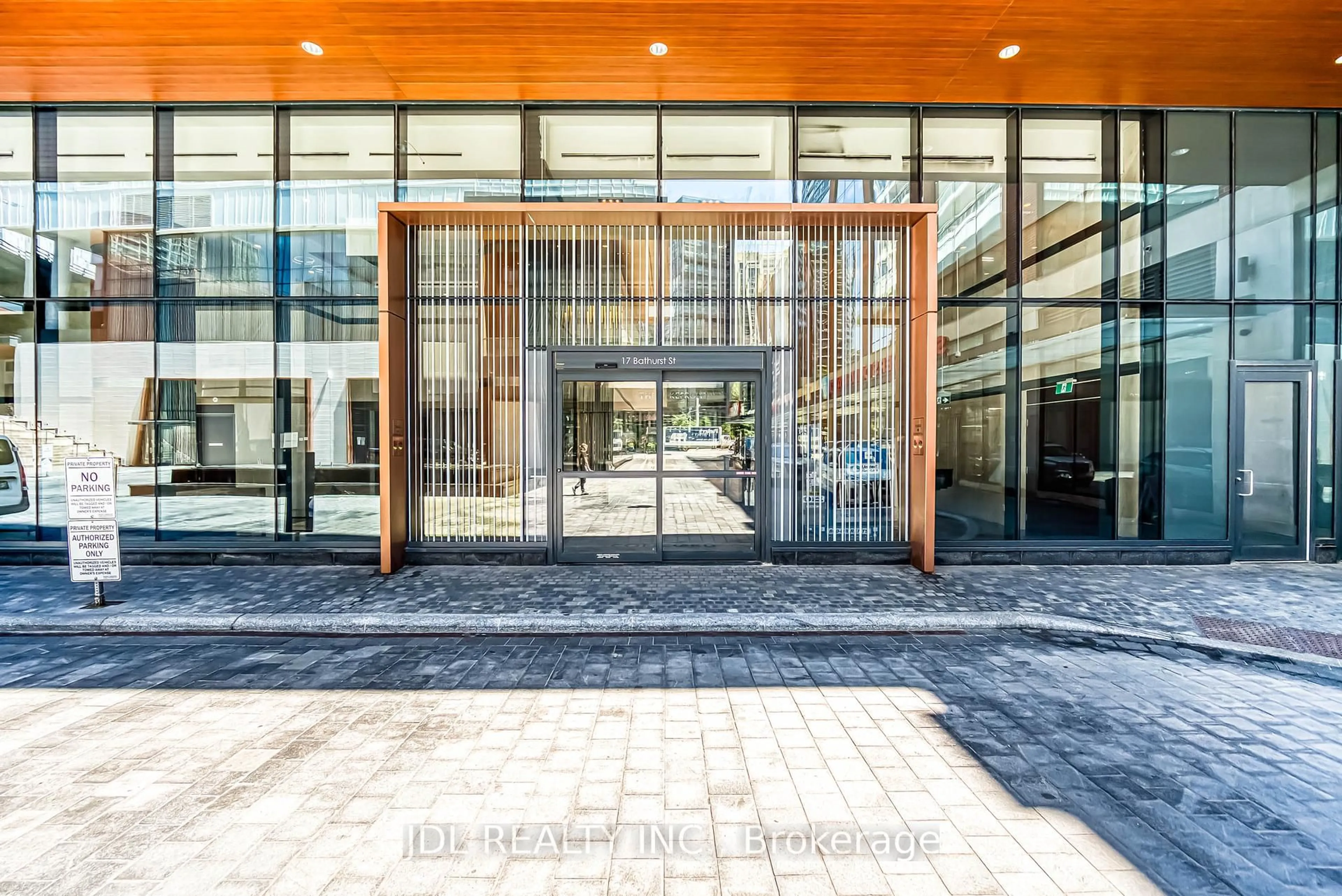 Indoor foyer for 17 Bathurst St #1908, Toronto Ontario M6A 2E1