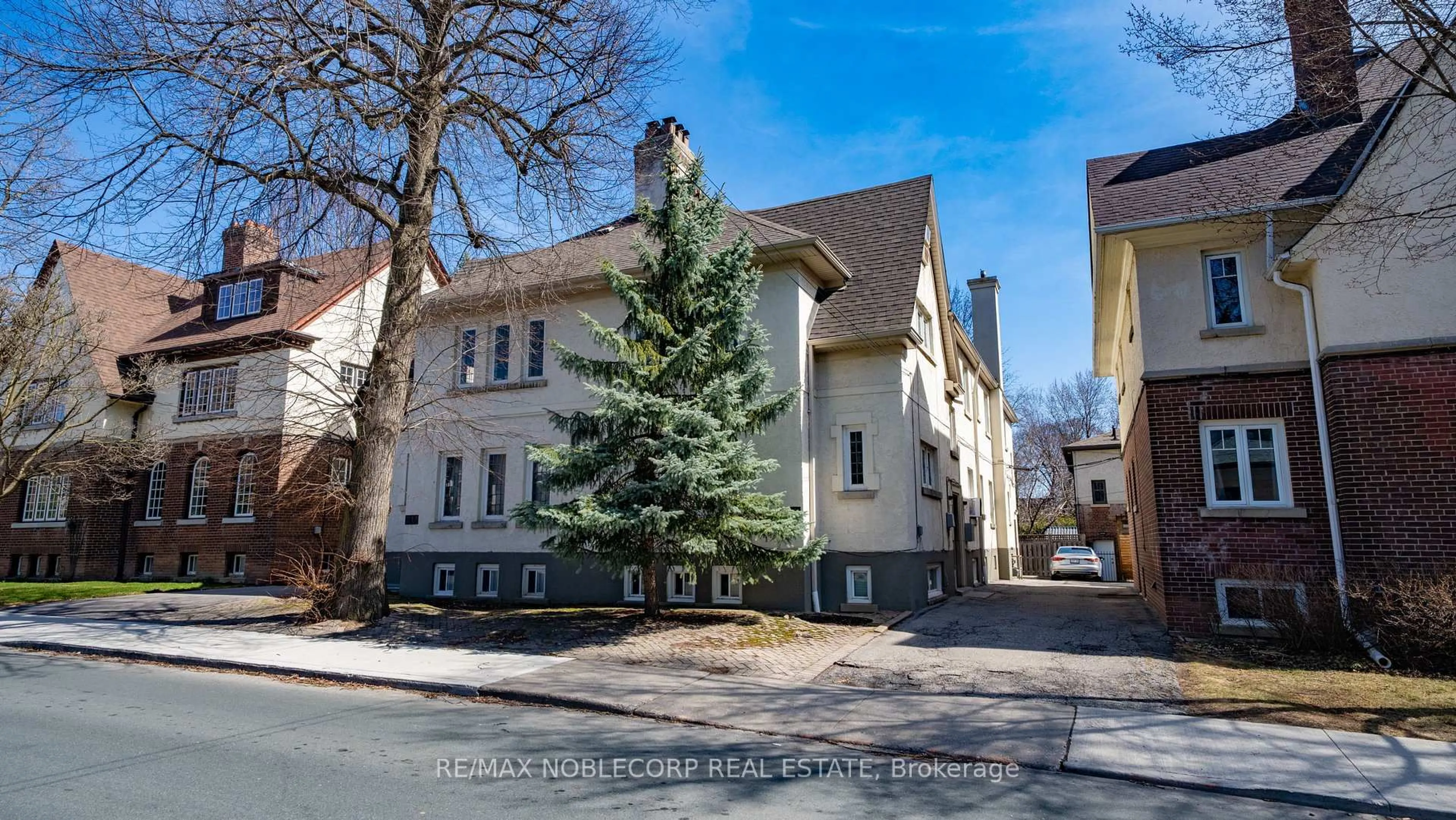 Unknown for 809-811 Duplex Ave, Toronto Ontario M4R 1W6
