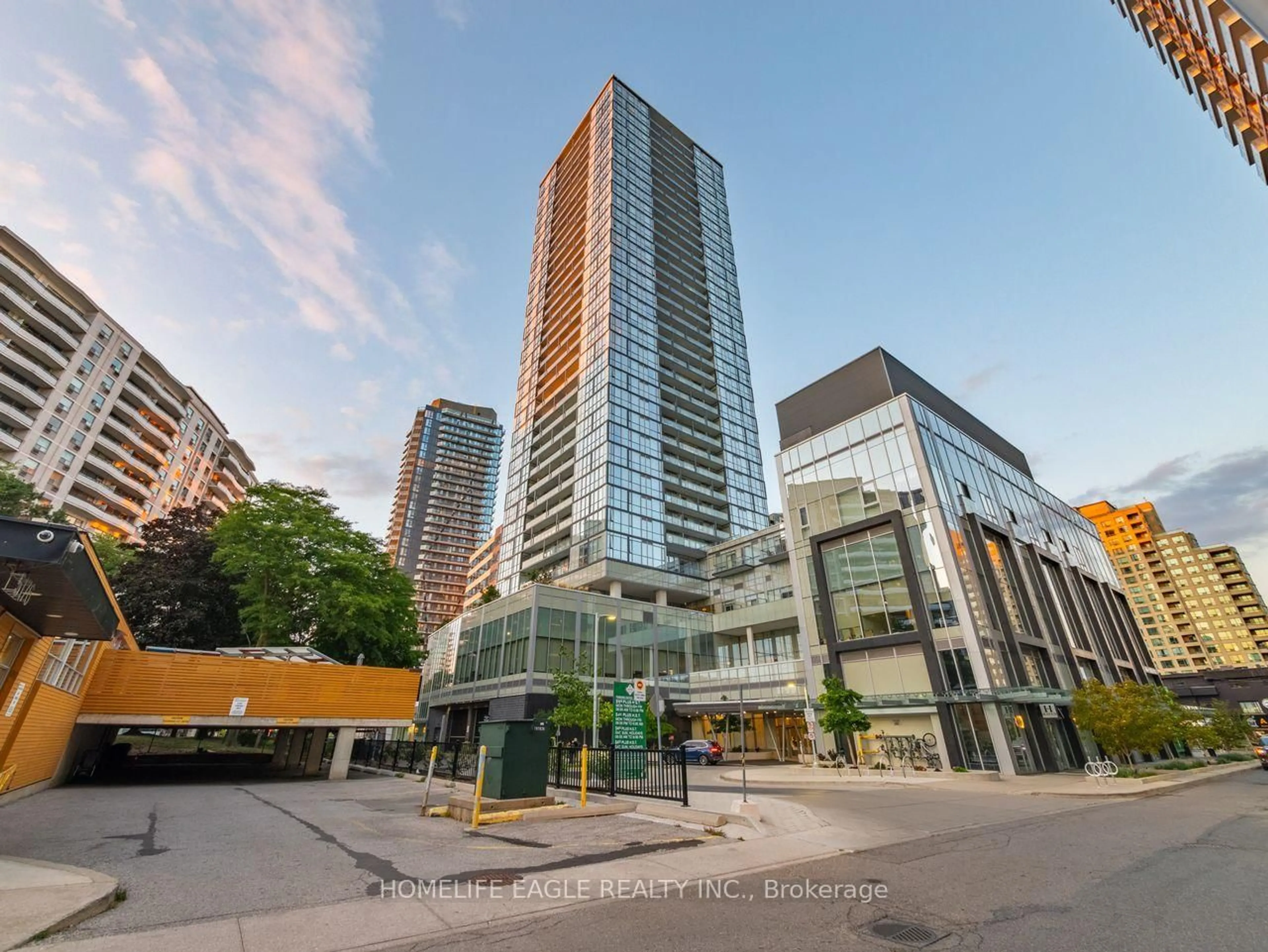 A pic from outside/outdoor area/front of a property/back of a property/a pic from drone, city buildings view from balcony for 5180 Yonge St #2010, Toronto Ontario M2N 0K5