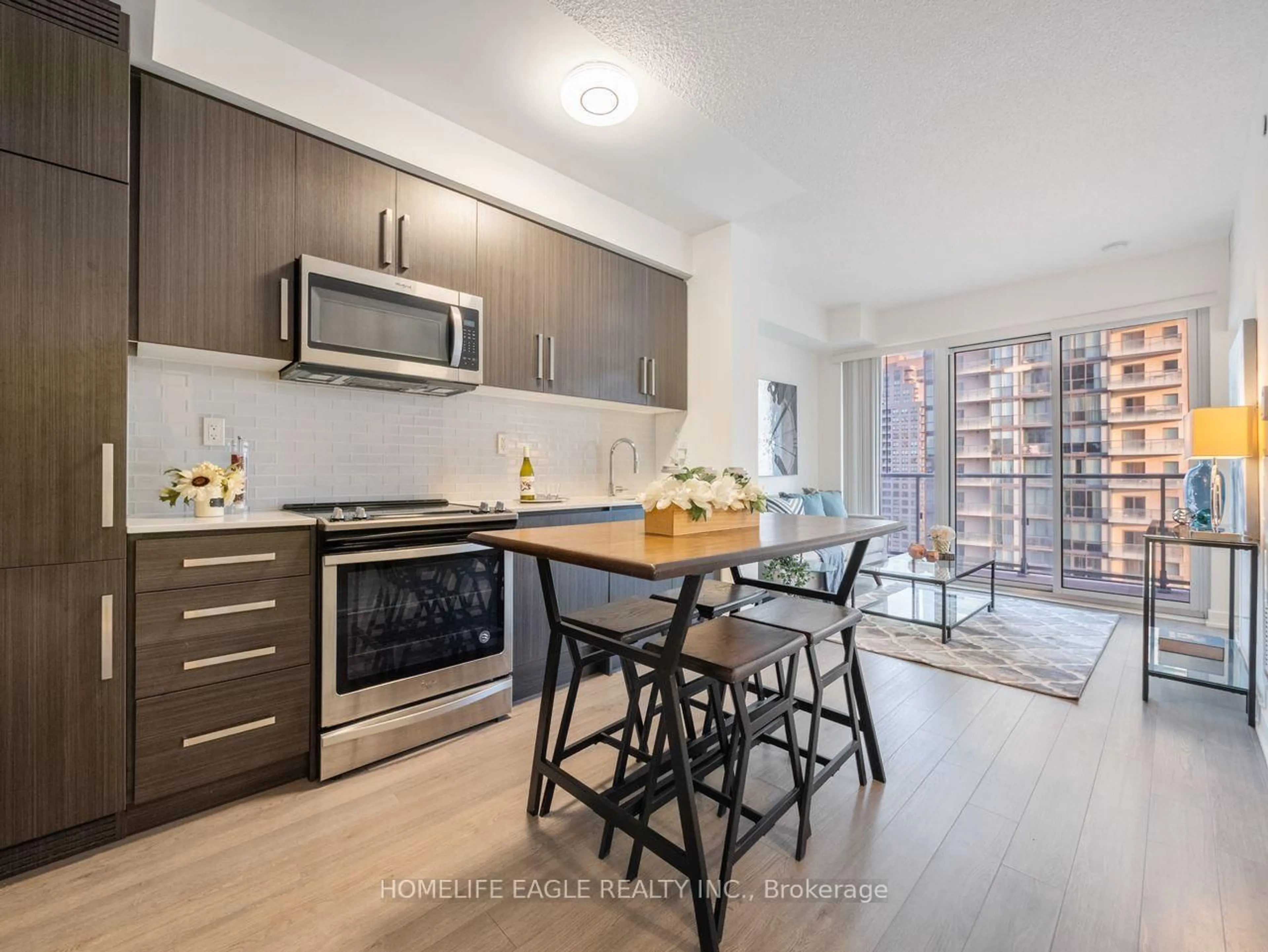 Open concept kitchen, unknown for 5180 Yonge St #2010, Toronto Ontario M2N 0K5