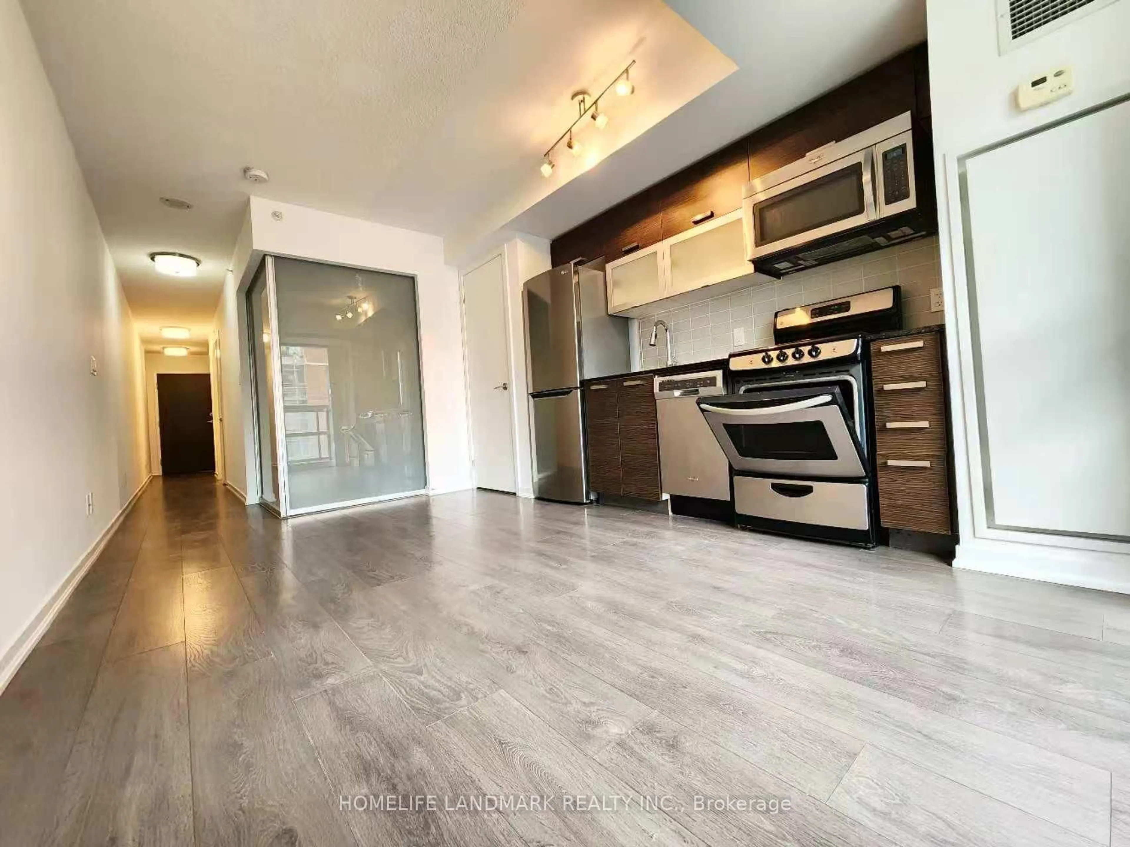 Open concept kitchen, wood/laminate floor for 68 Abell St #502, Toronto Ontario M6J 0B1